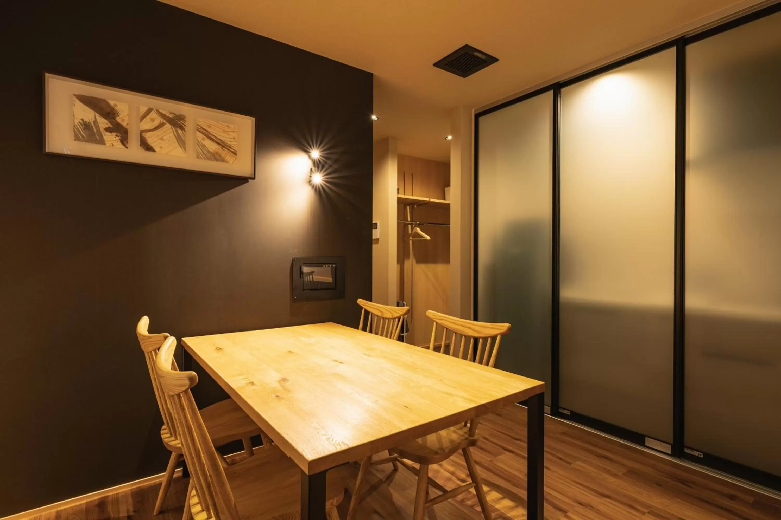 Dining Area in GRAND BASE Iolani