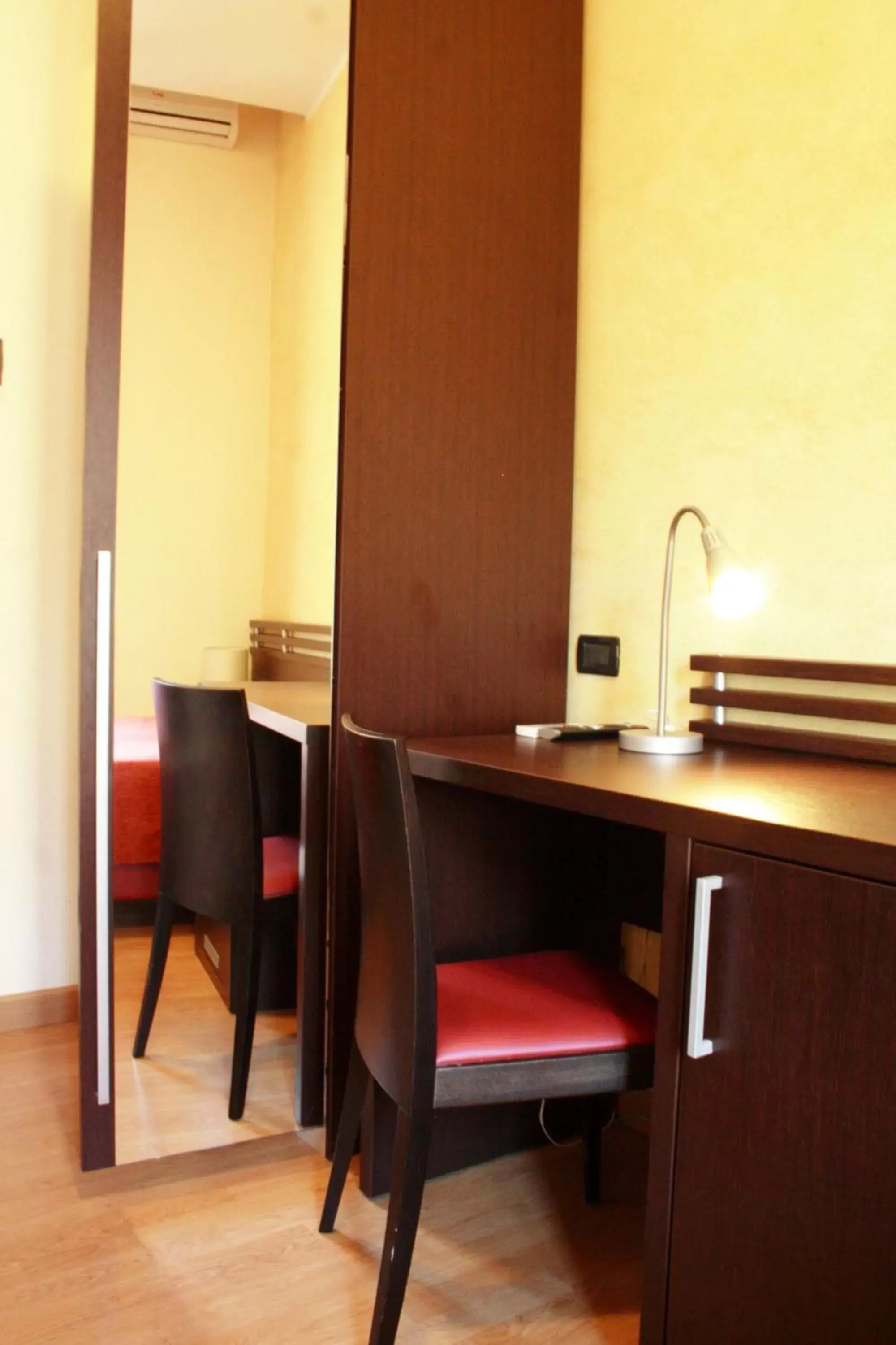 Decorative detail, Dining Area in San Max Hotel