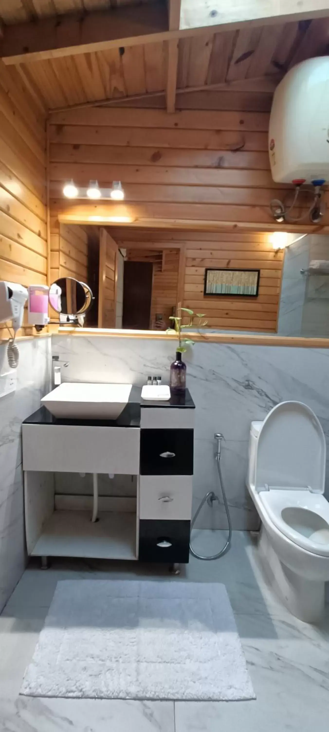 Bathroom in Kasauli Hills Resort