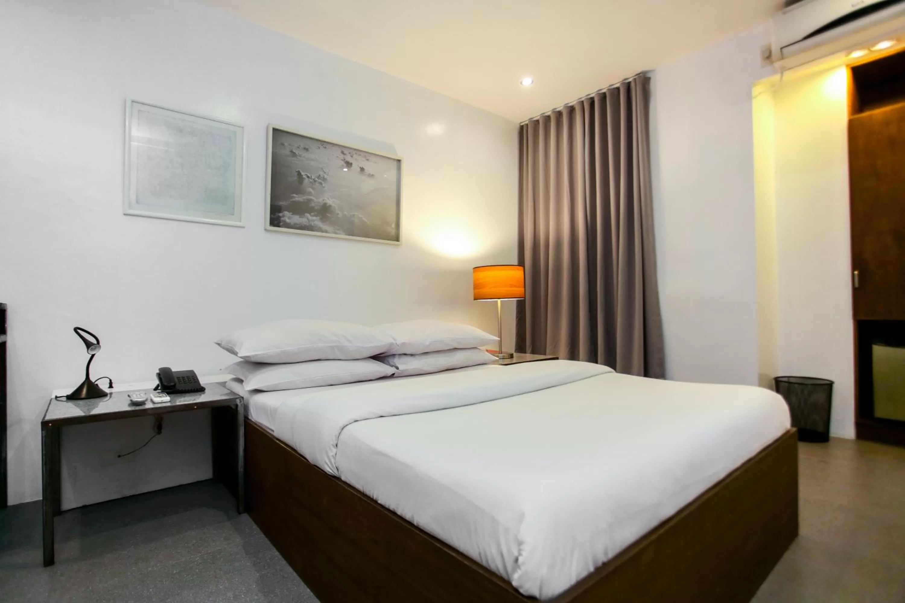 Bedroom, Bed in Hotel Durban