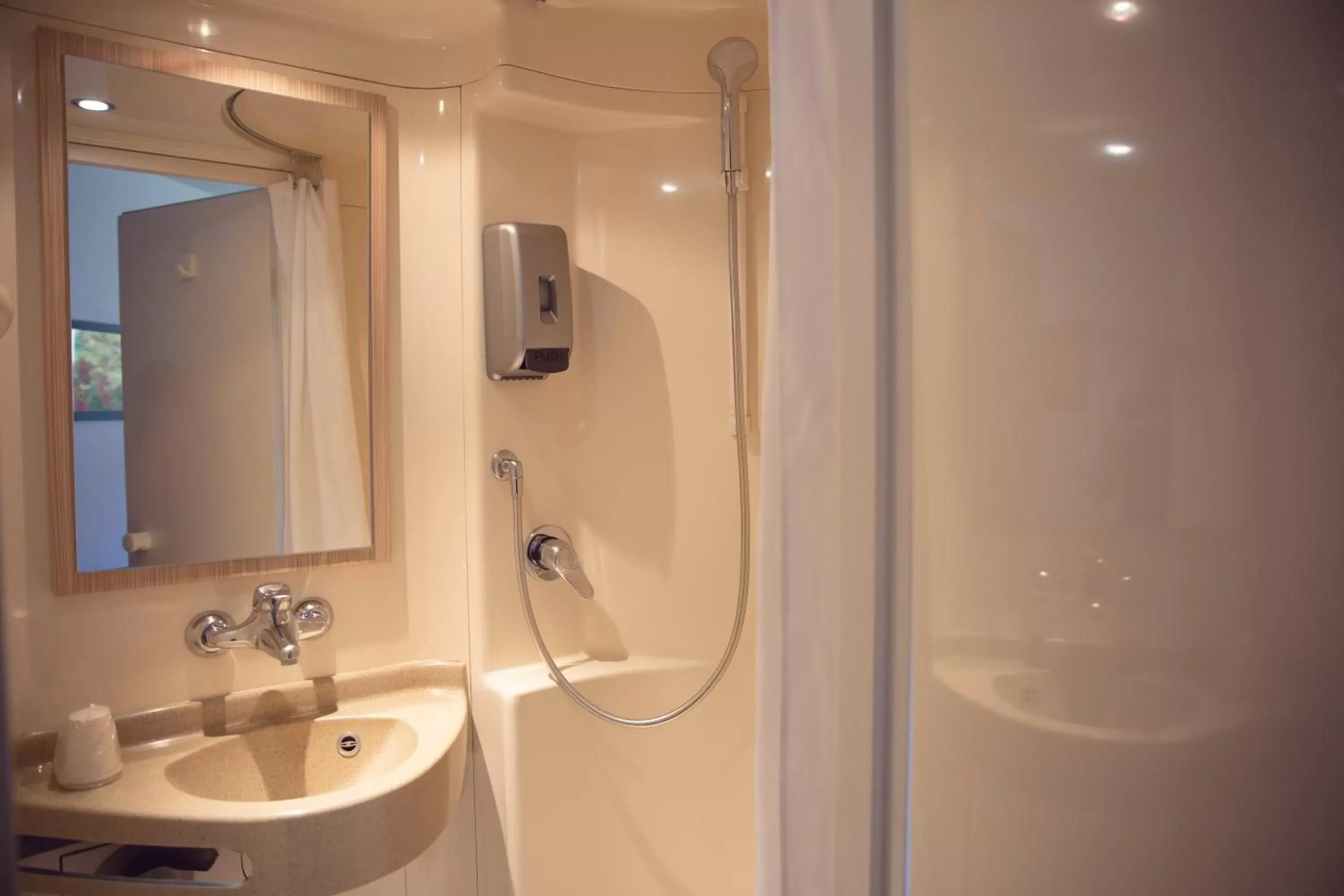 Triple Room (1 Double Bed + 1 Single Bed) in Premiere Classe Roissy Aéroport Charles De Gaulle Triple Room (1 Double Bed + 1 Single Bed) in Premiere Classe Roissy Aéroport Charles De Gaulle