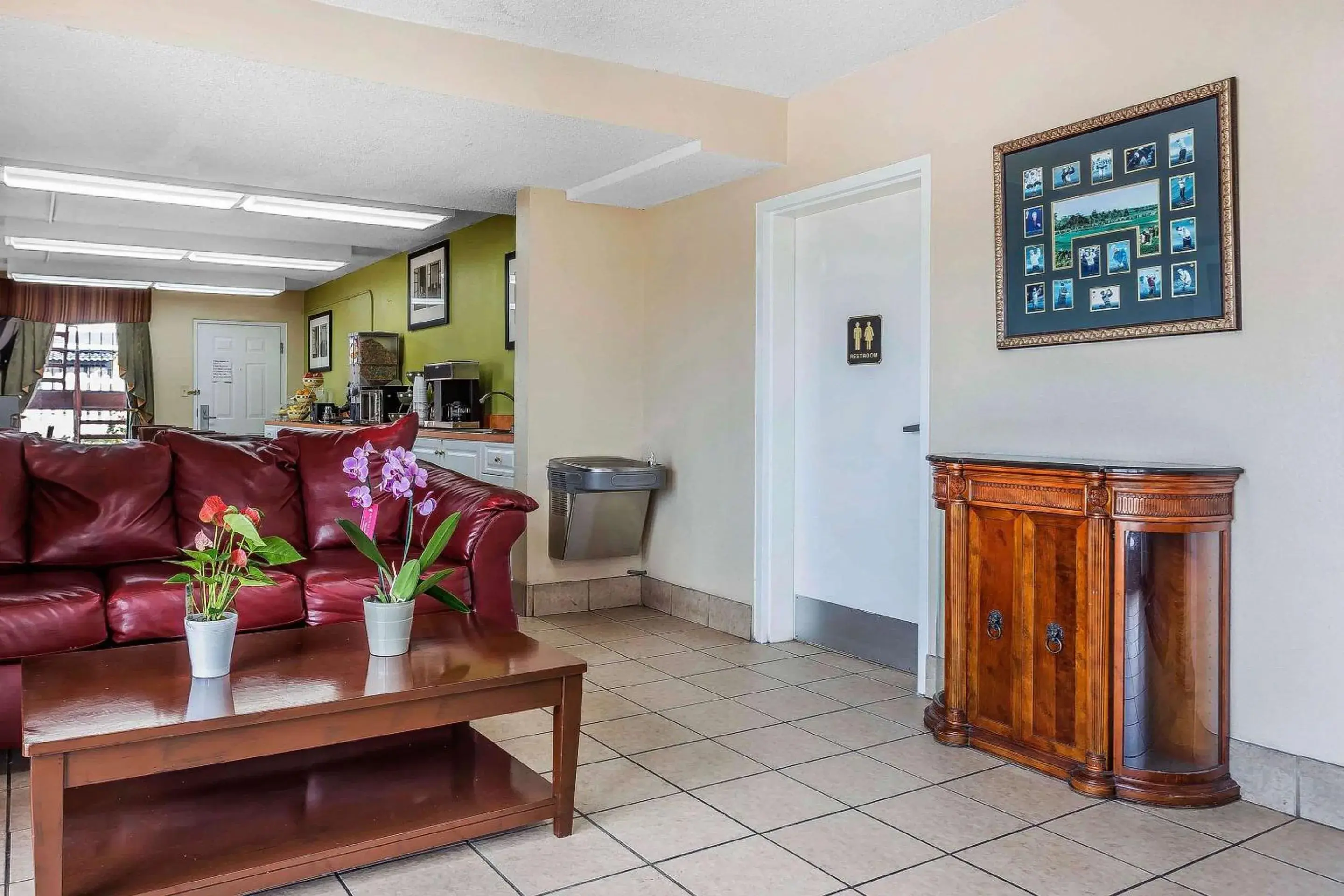 Lobby or reception in Rodeway Inn