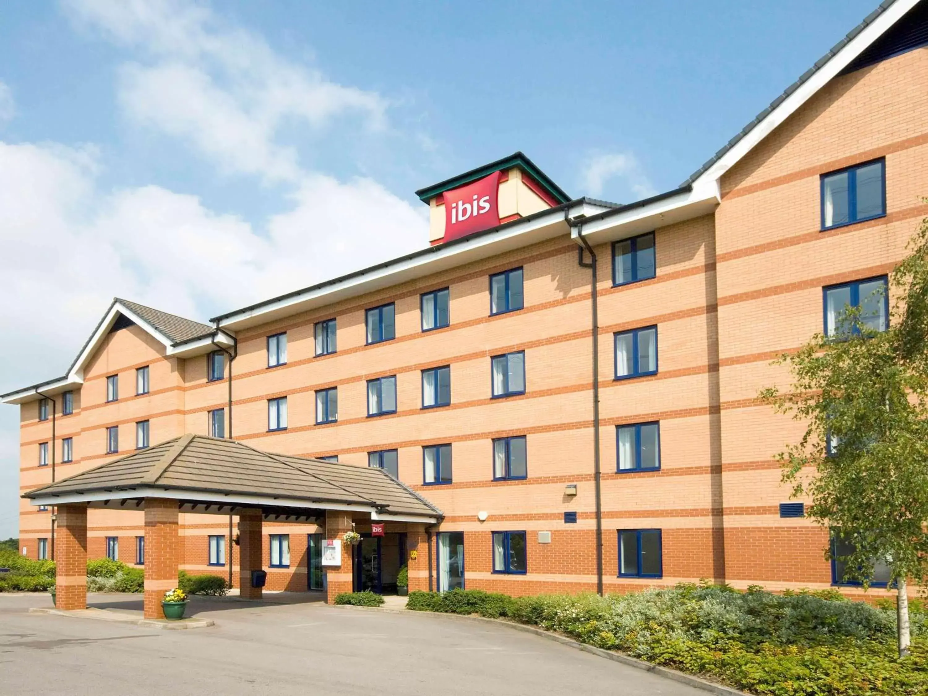 Photo of the whole room, Property Building in ibis Rotherham East – (M18 / M1)