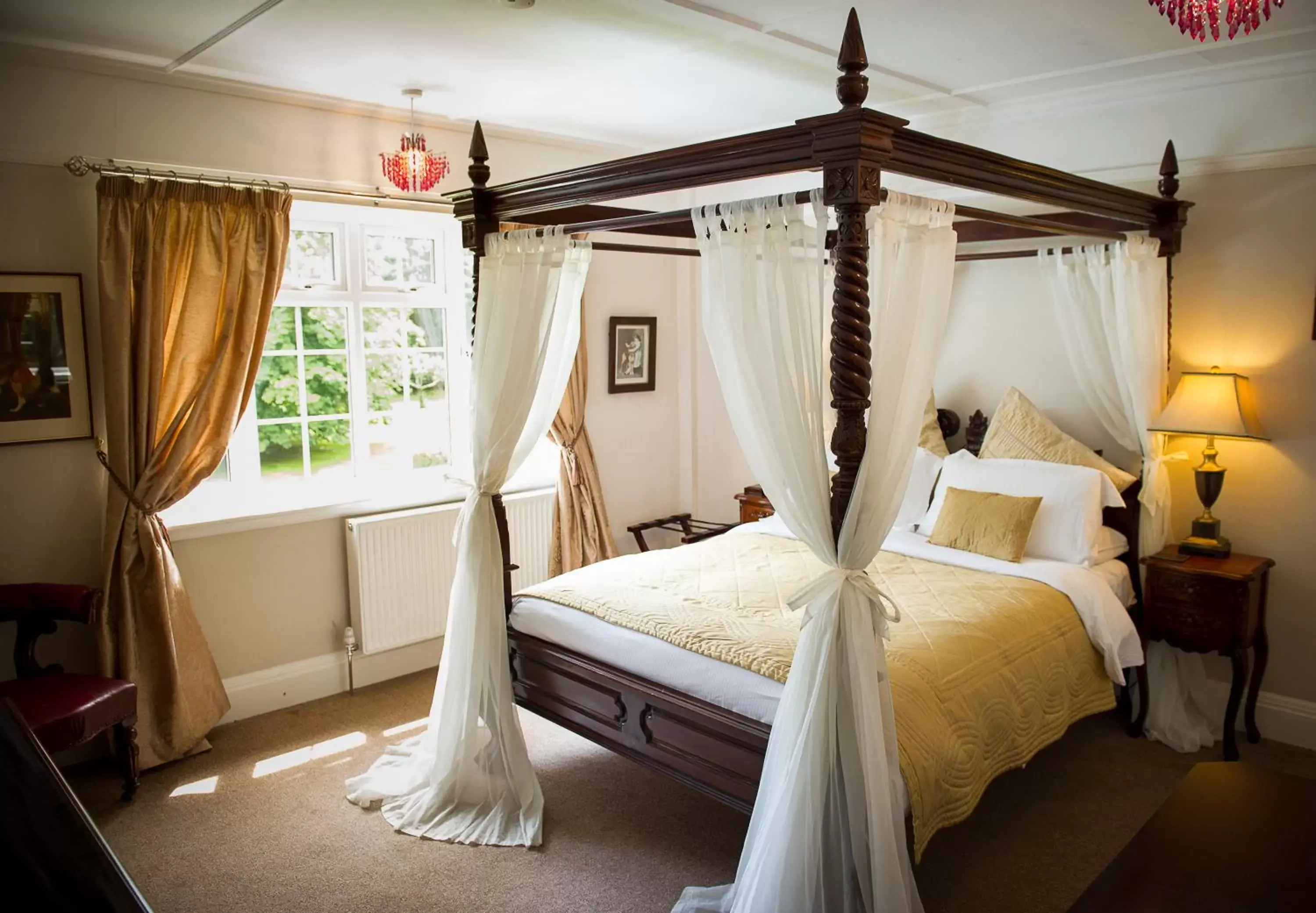 Photo of the whole room, Bed in Claverton Hotel
