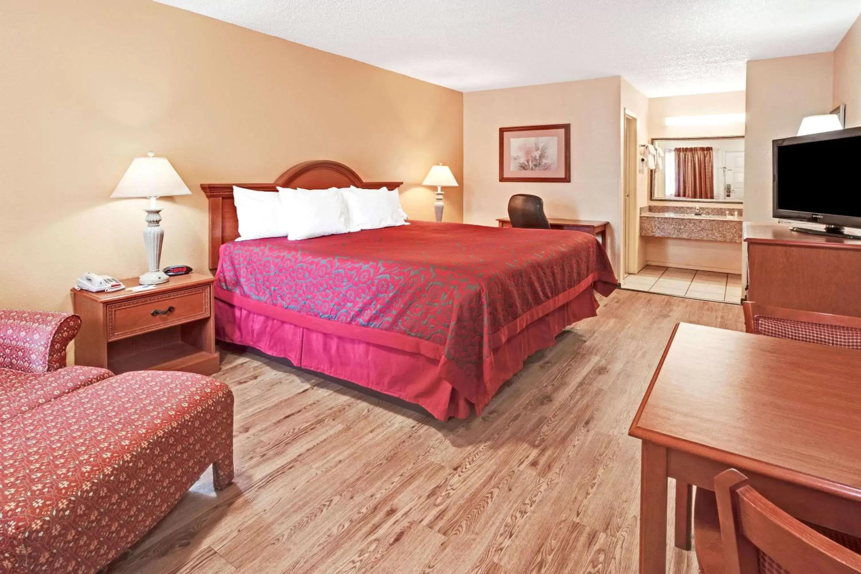 Photo of the whole room, Bed in Days Inn by Wyndham Boerne