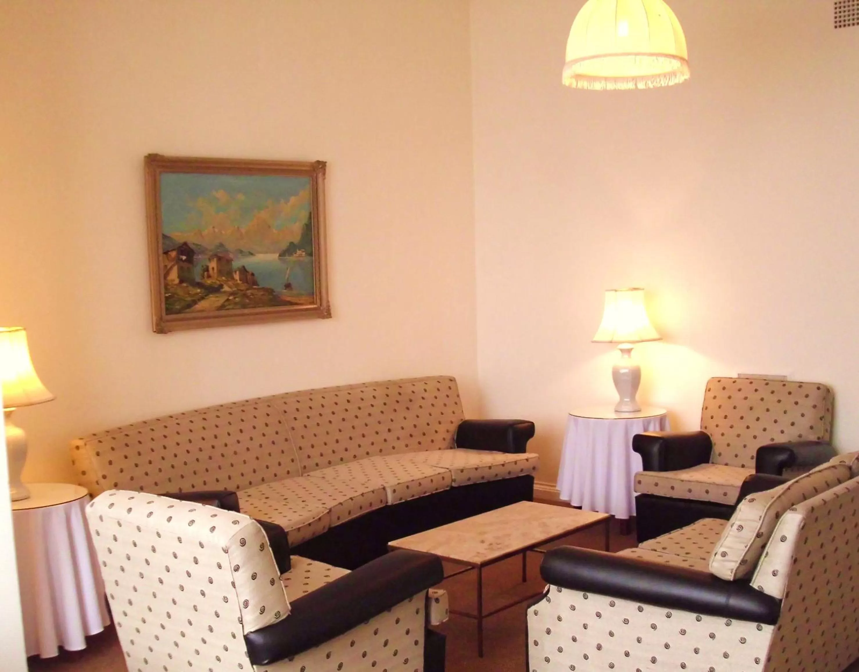 Living room in Savoy Hotel Kimberley