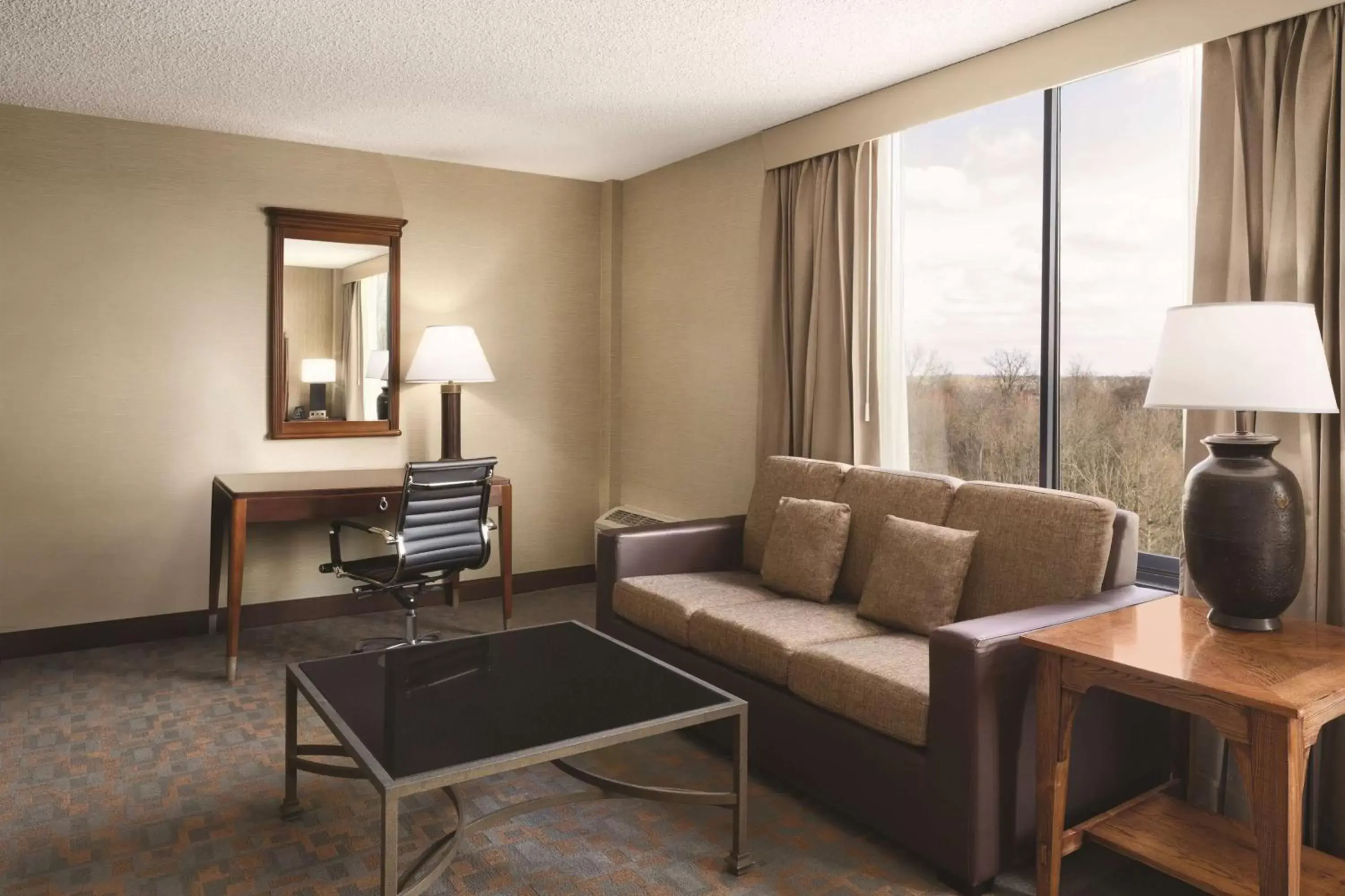 Living room, Seating Area in DoubleTree by Hilton Hotel & Executive Meeting Center Somerset