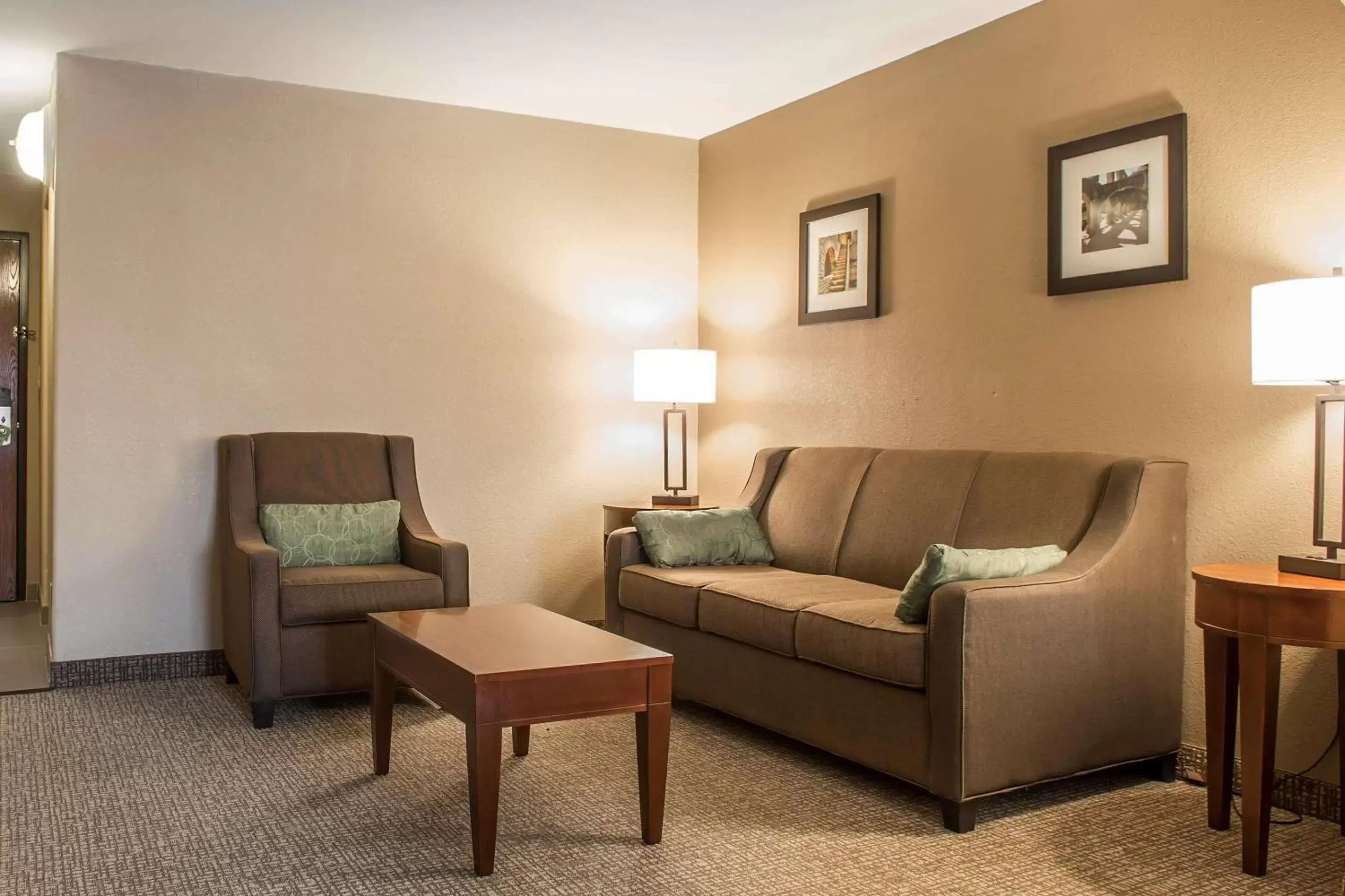 Photo of the whole room, Seating Area in Comfort Inn Edinburg South