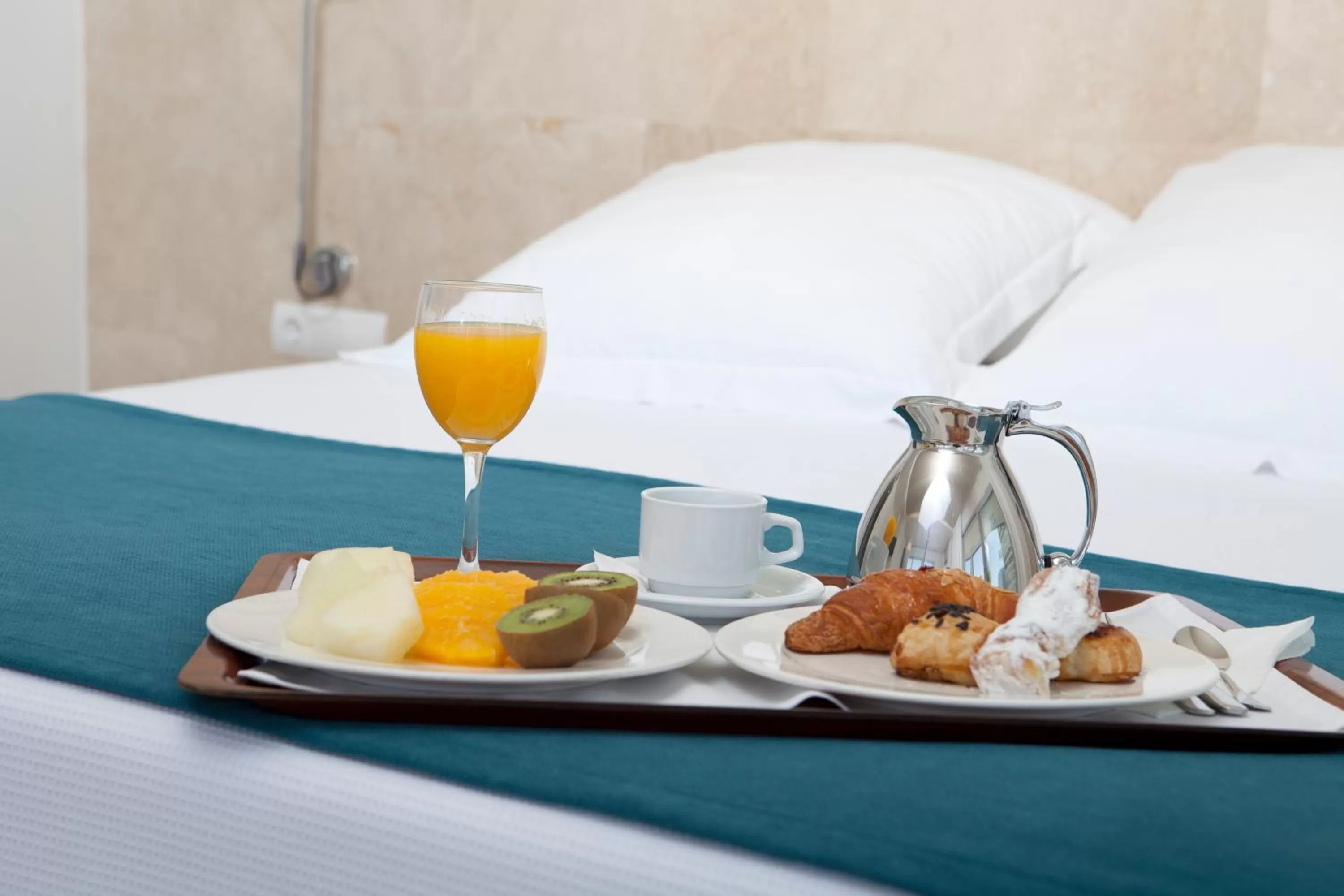 Food and drinks, Bed in Climia Belroy 4 Sup