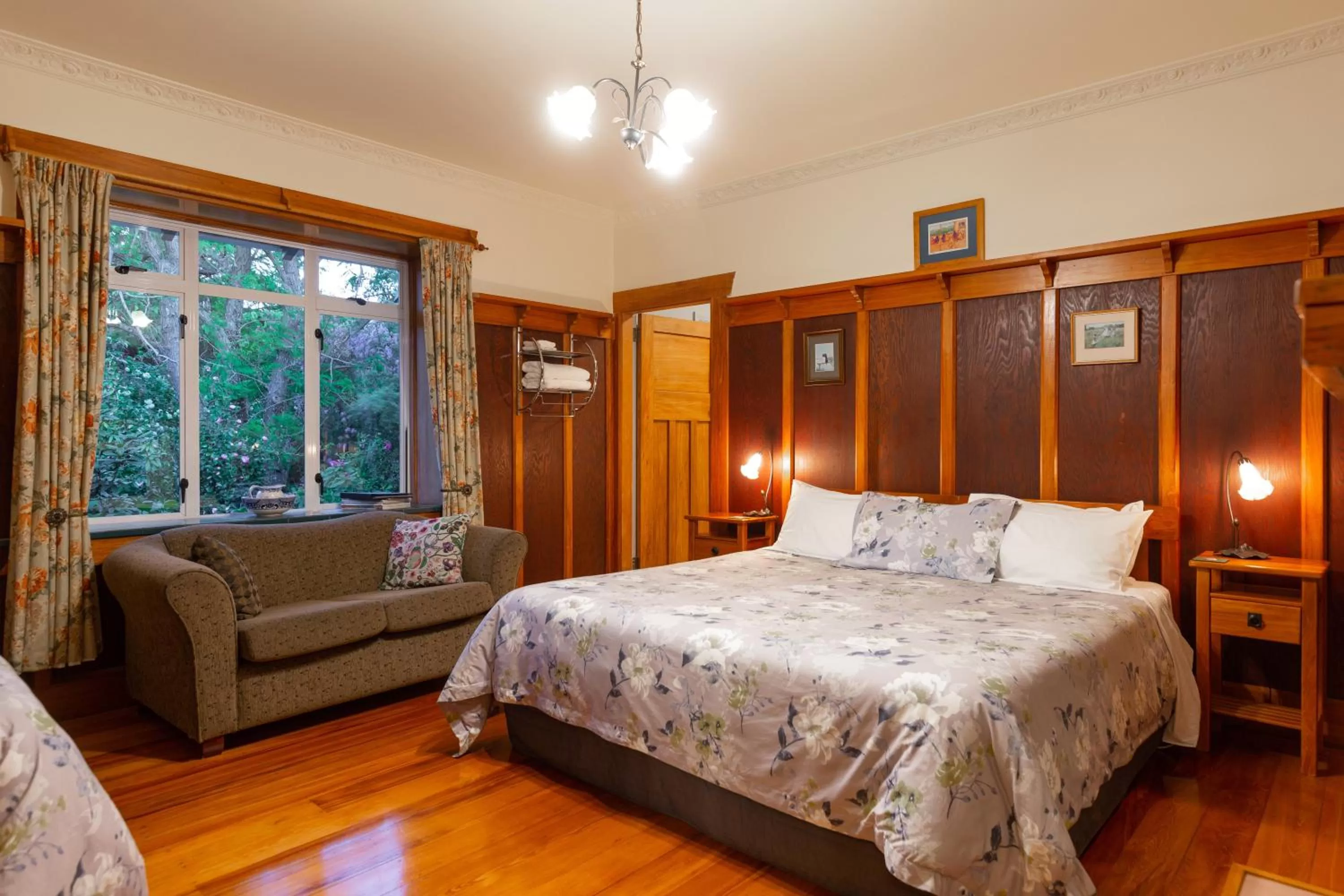 Bed in Olde Mill House B&B & Bike2Wine cycle hire