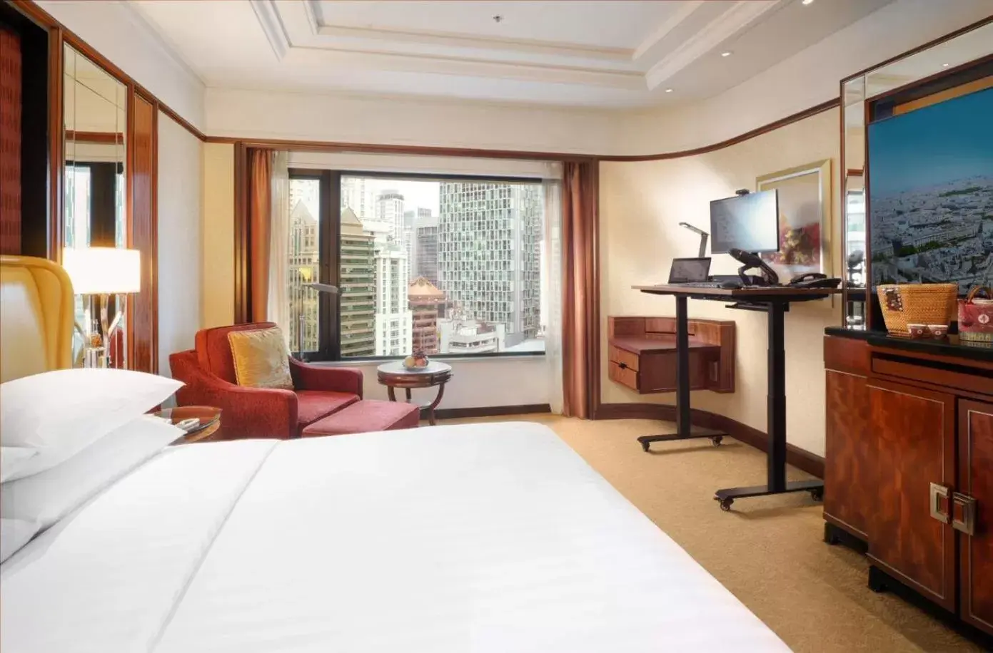 Property building, Bed in Shangri-La Kuala Lumpur