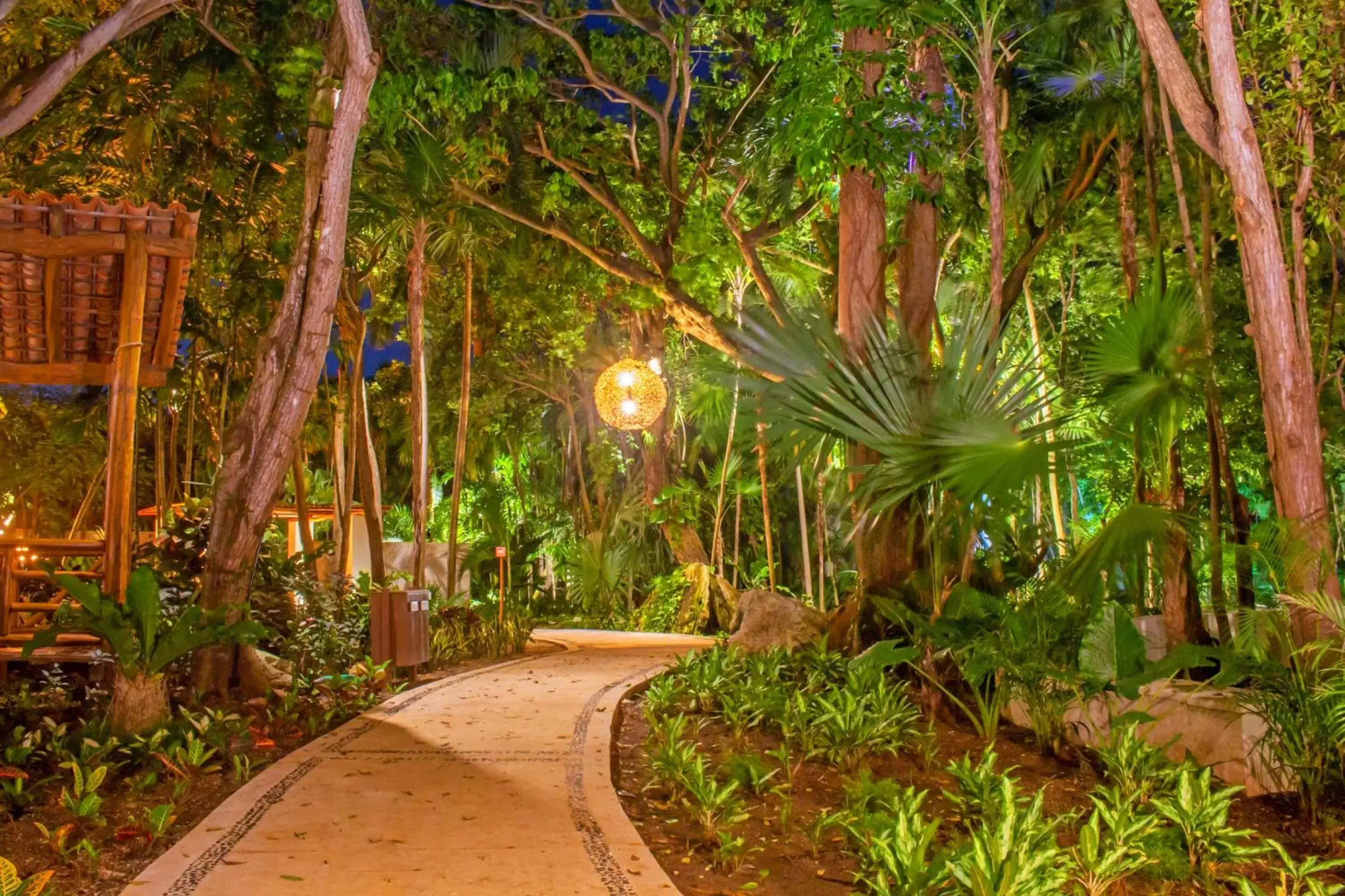 Garden in Mahekal Beach Front Resort & Spa