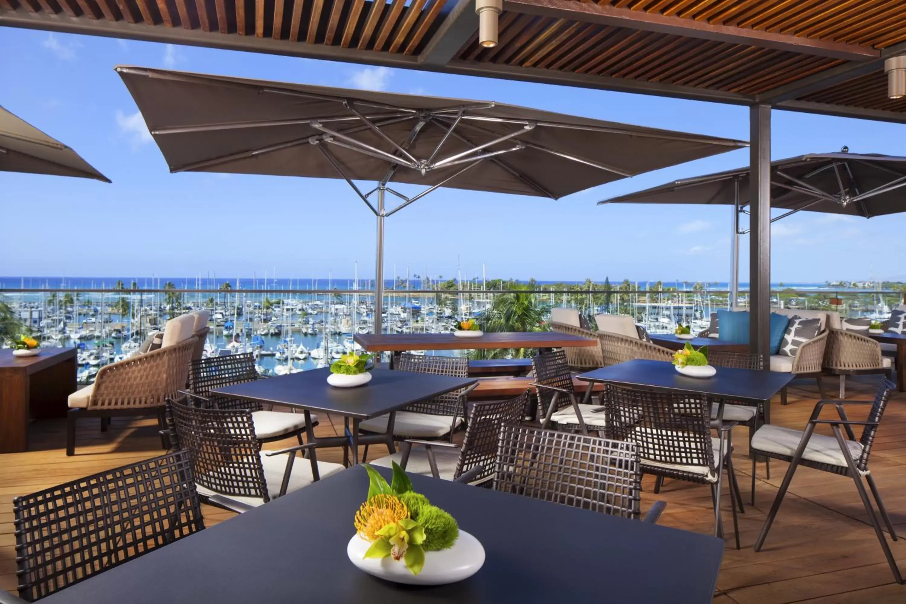 Lounge or bar, Restaurant/Places to Eat in Prince Waikiki