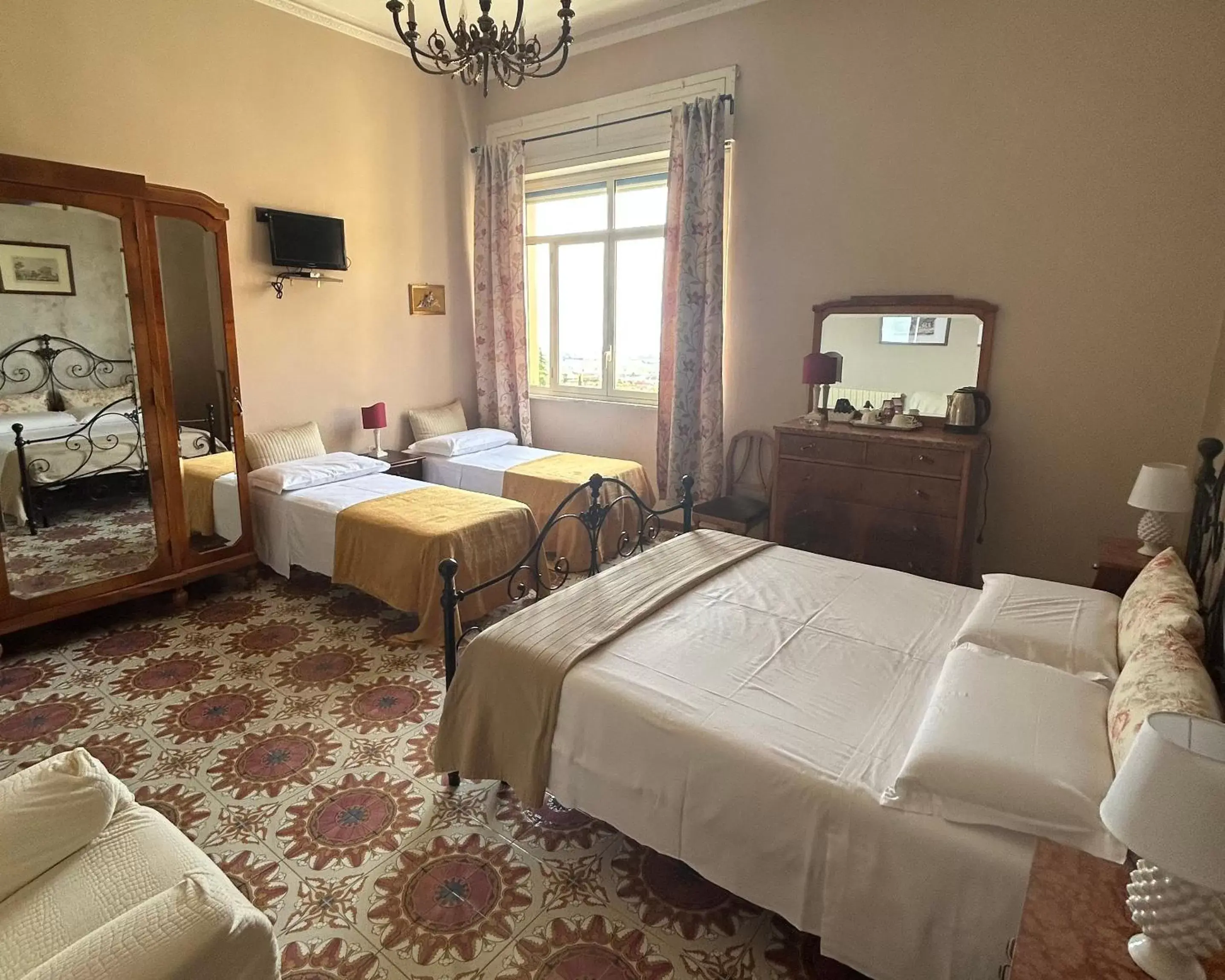 Photo of the whole room, Bed in La Finestra sulla Valle