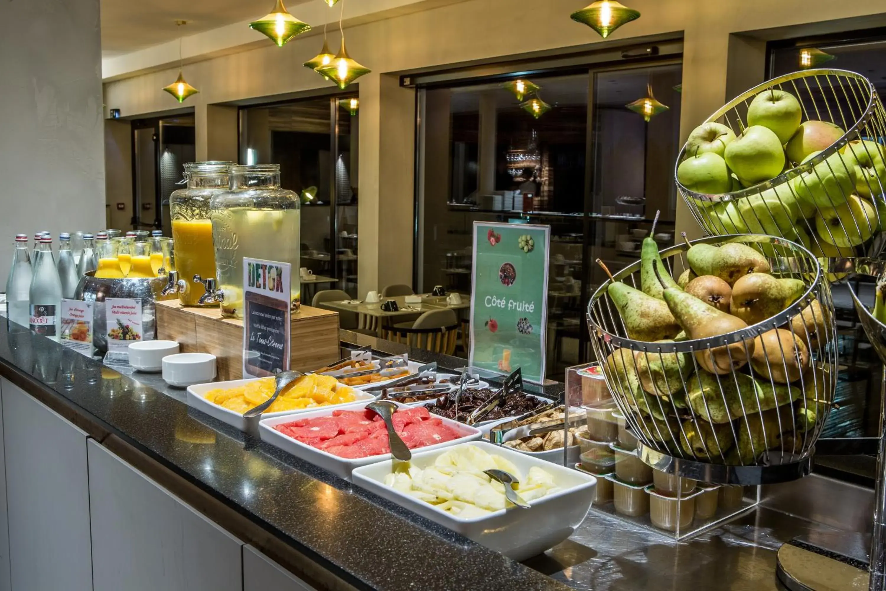 Buffet breakfast, Food in Emeria Dinard Hotel Thalasso & Spa