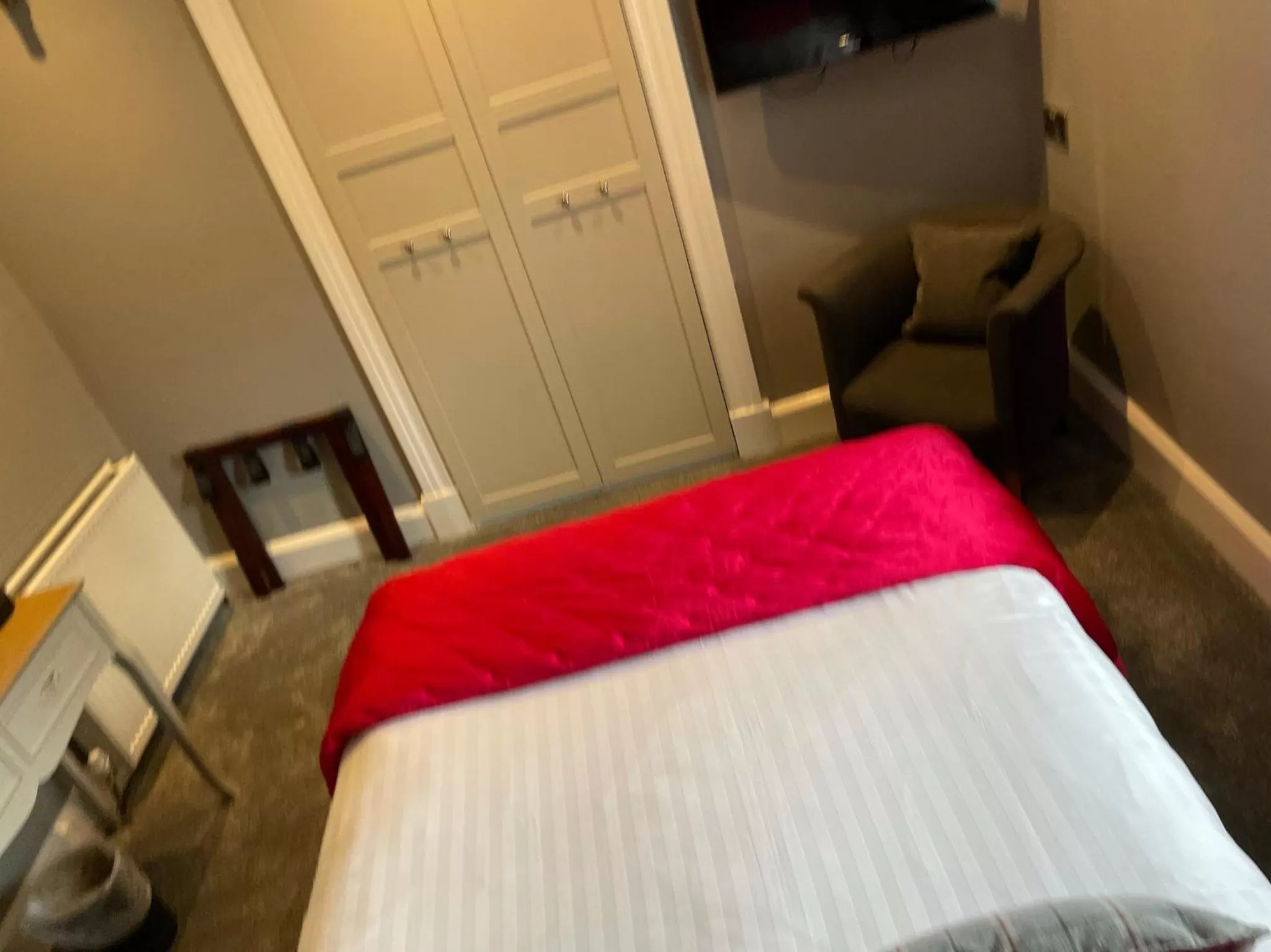 Bed in The Original Rosslyn Inn