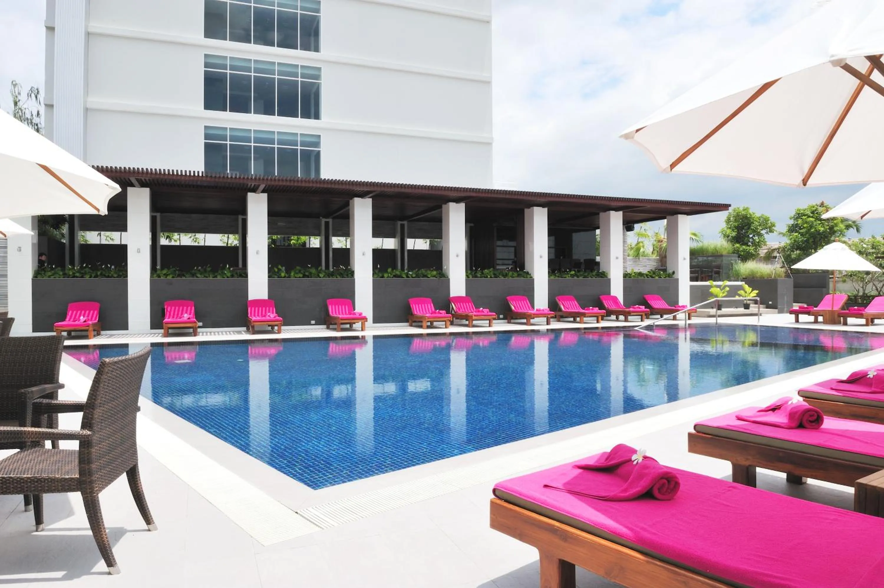 Swimming pool in Amaranth Suvarnabhumi Hotel - Free Suvarnabhumi Airport Shuttle