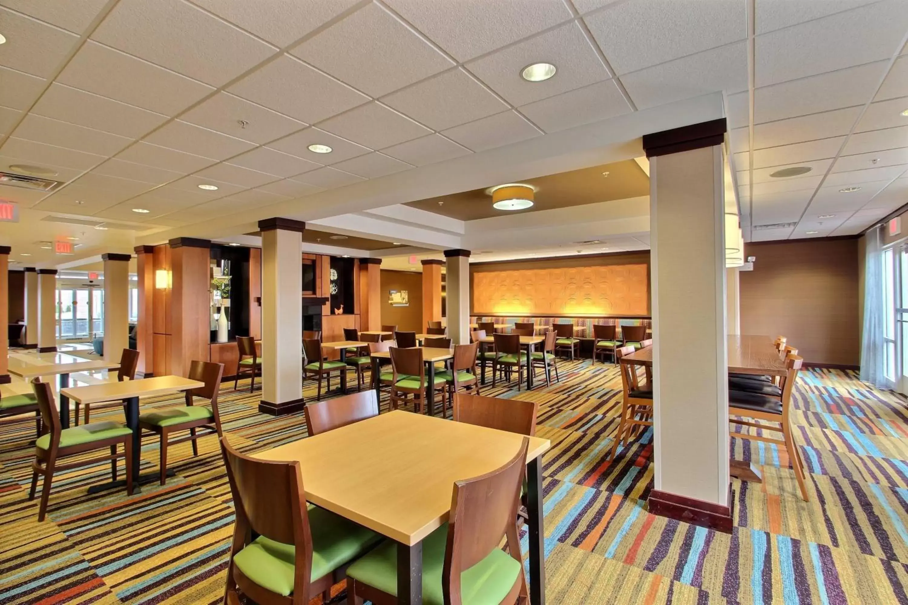 Breakfast, Restaurant/Places to Eat in Fairfield Inn & Suites by Marriott Milwaukee Airport