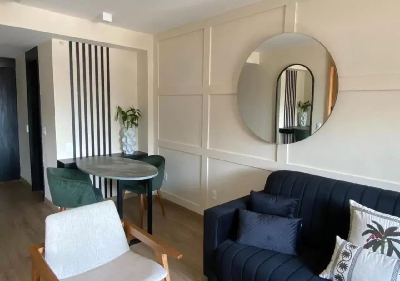 Bedroom, Seating Area in Mirasol Copacabana Hotel
