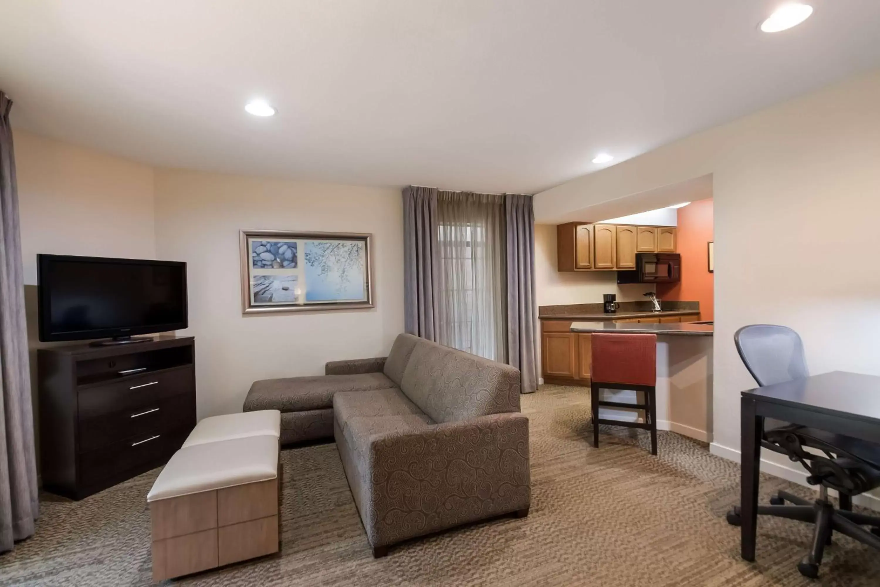 One-Bedroom Queen Suite with Bathtub - Mobility Accessible in Sonesta ES Suites Dulles Airport One-Bedroom Queen Suite with Bathtub - Mobility Accessible in Sonesta ES Suites Dulles Airport