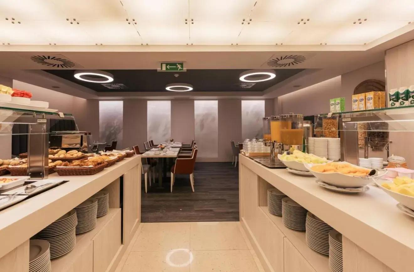 Buffet breakfast, Restaurant/Places to Eat in Hotel Marques De Pombal