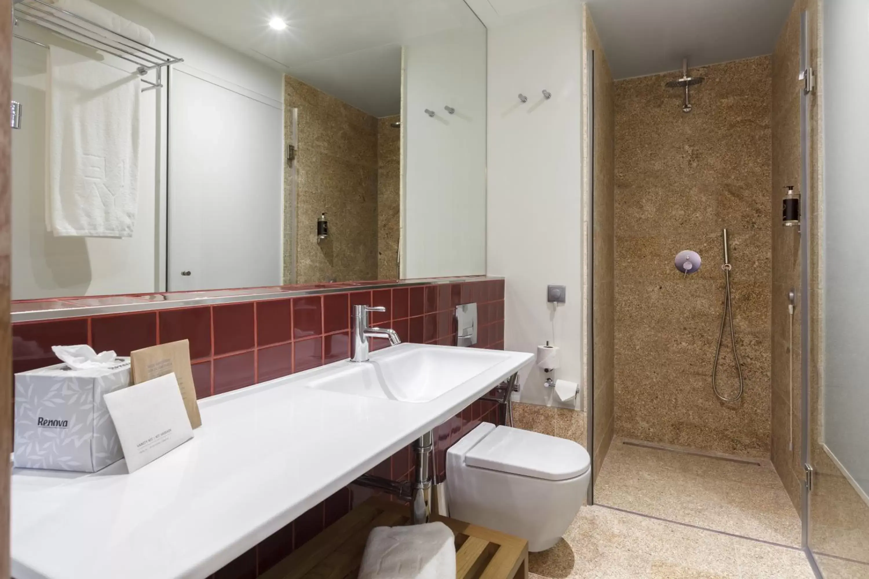 Shower, Bathroom in NEYA Porto Hotel