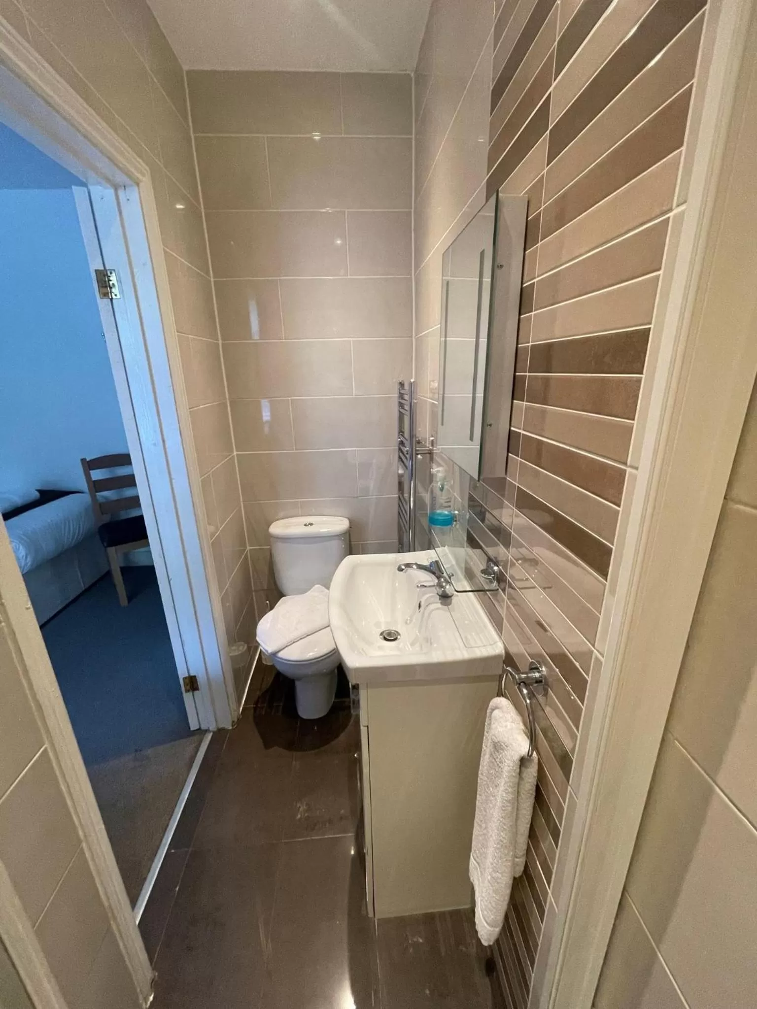 Toilet, Bathroom in Oakhurst Gatwick B&B