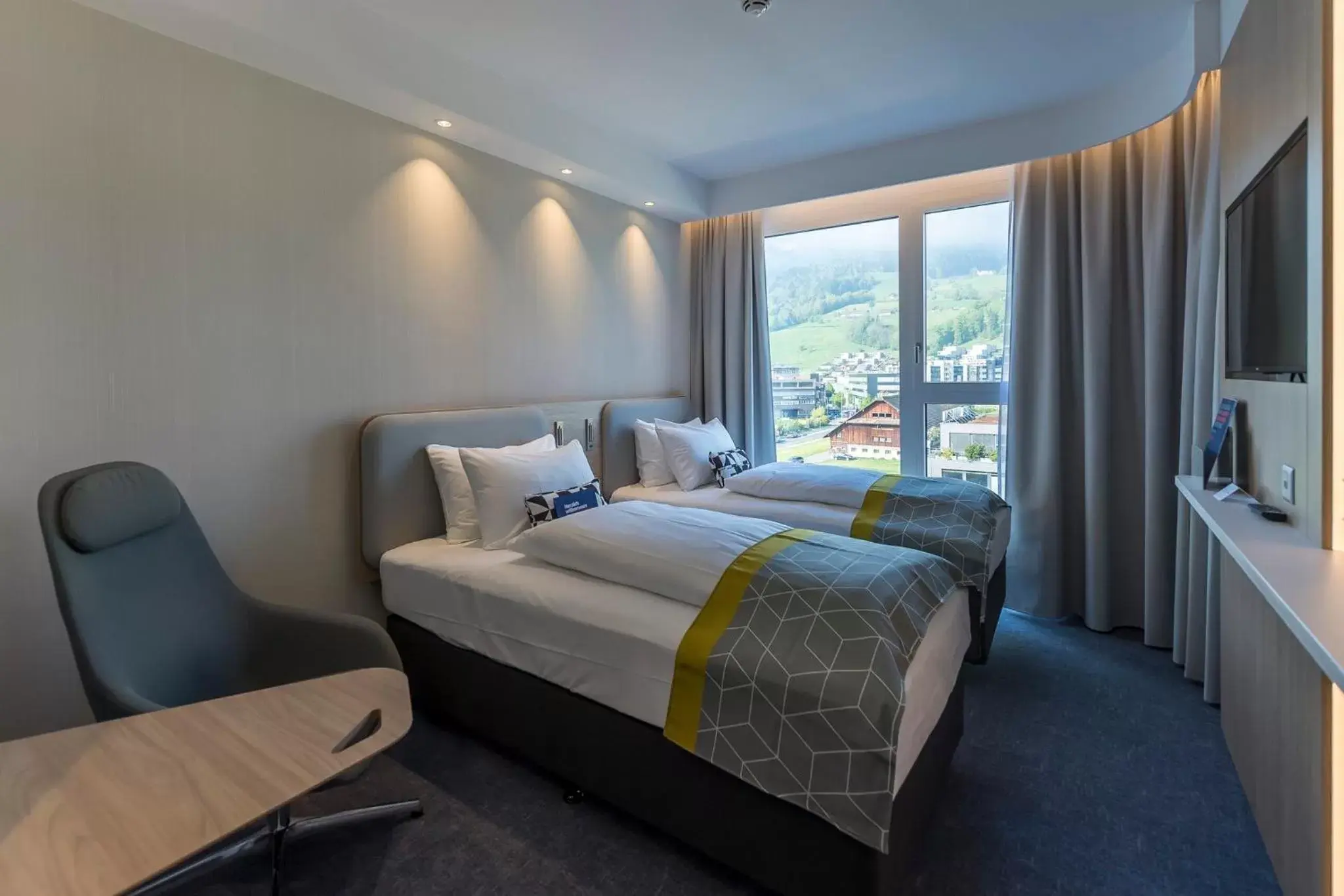 Photo of the whole room, Bed in Holiday Inn Express - Luzern - Kriens, an IHG Hotel