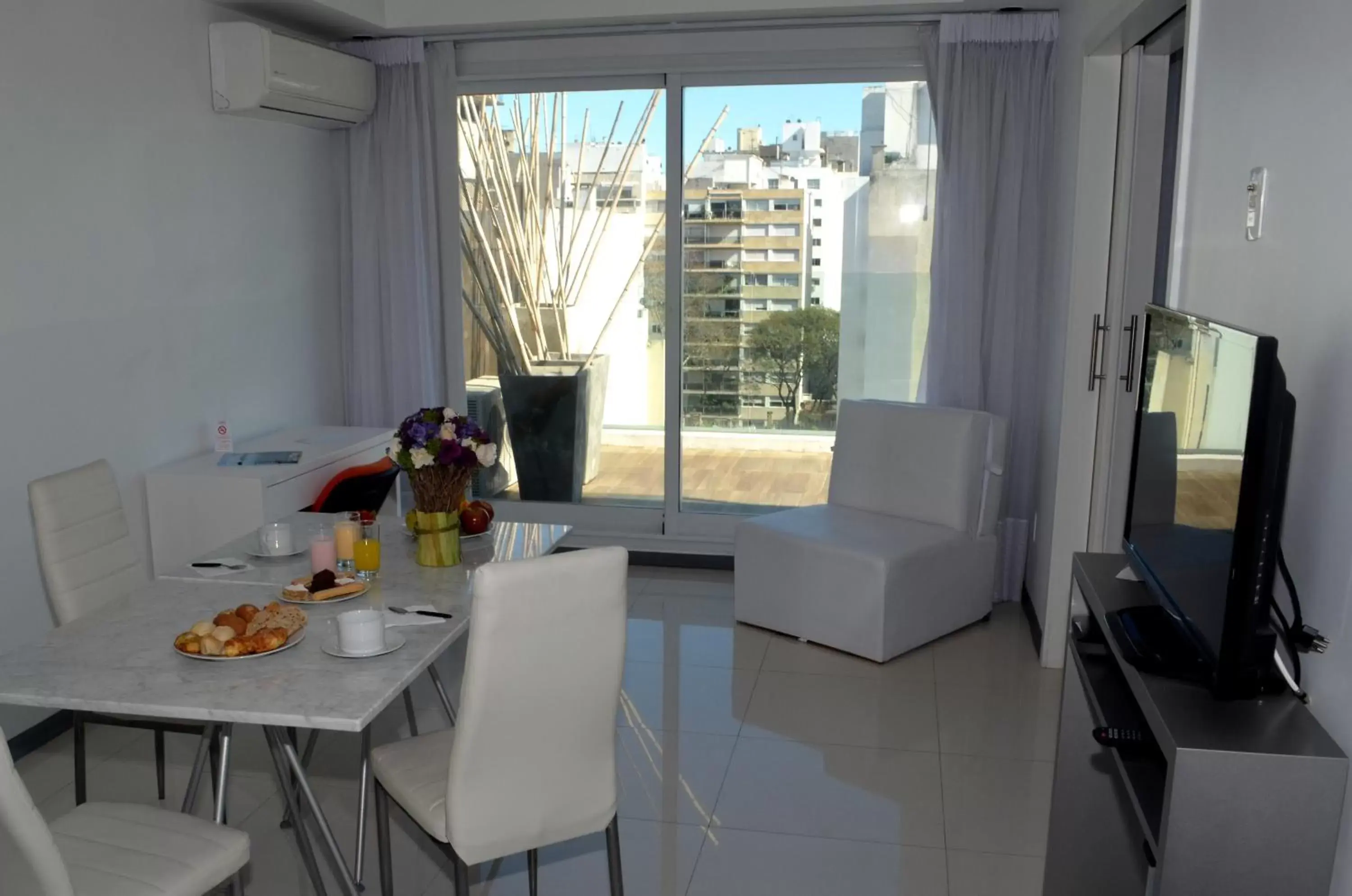 Living room, Dining Area in Hotel Gema Luxury Suites