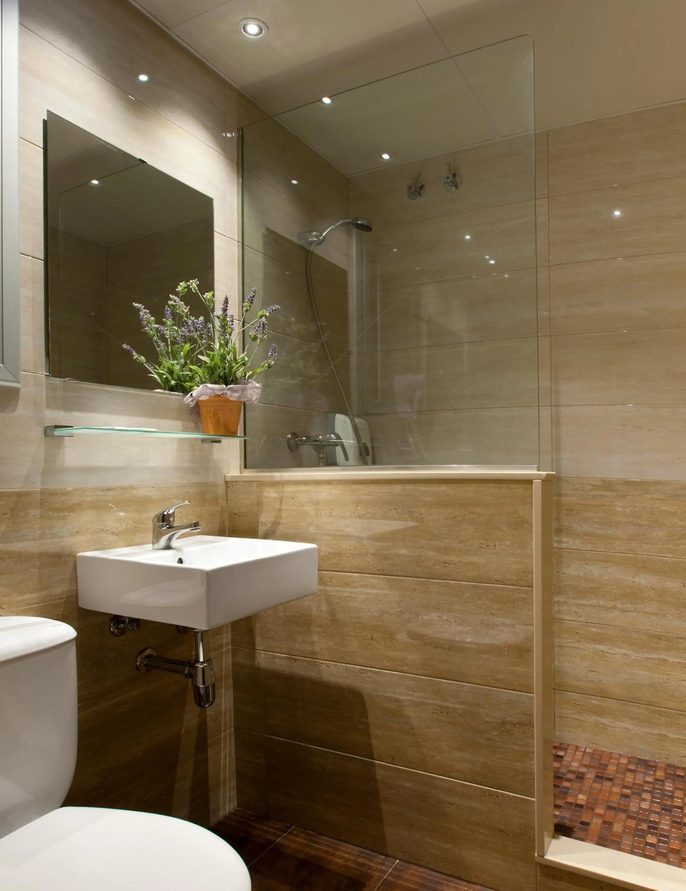 Bathroom in Hostal Barcelona