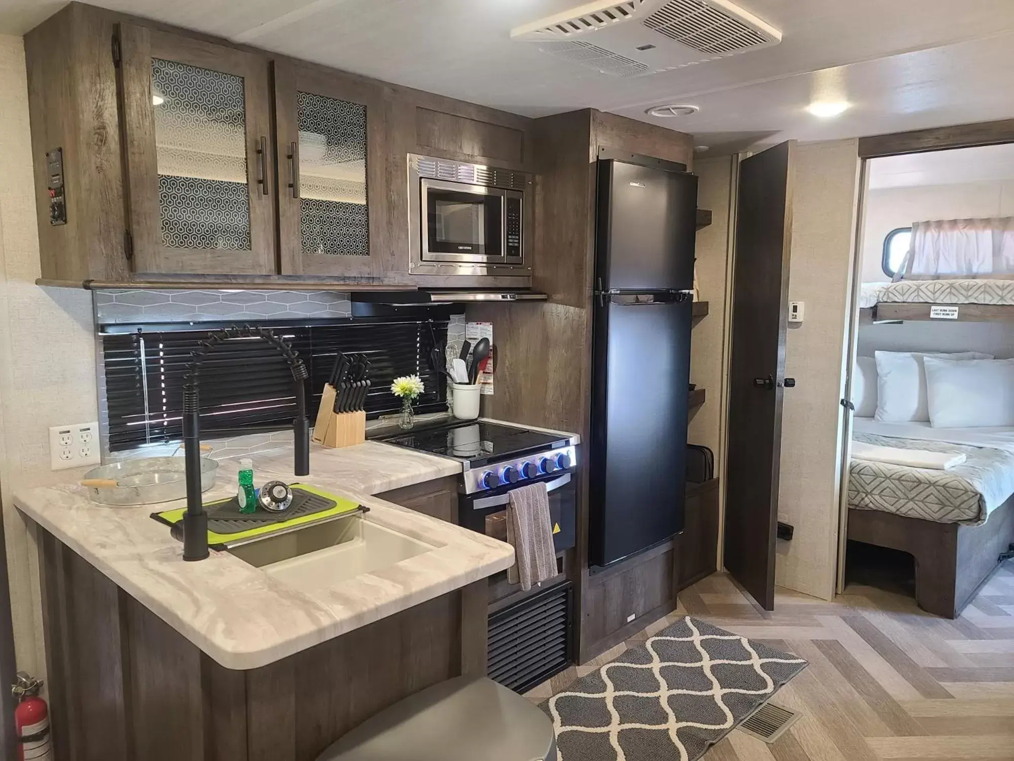 Kitchen or kitchenette in Grand Canyon RV Glamping