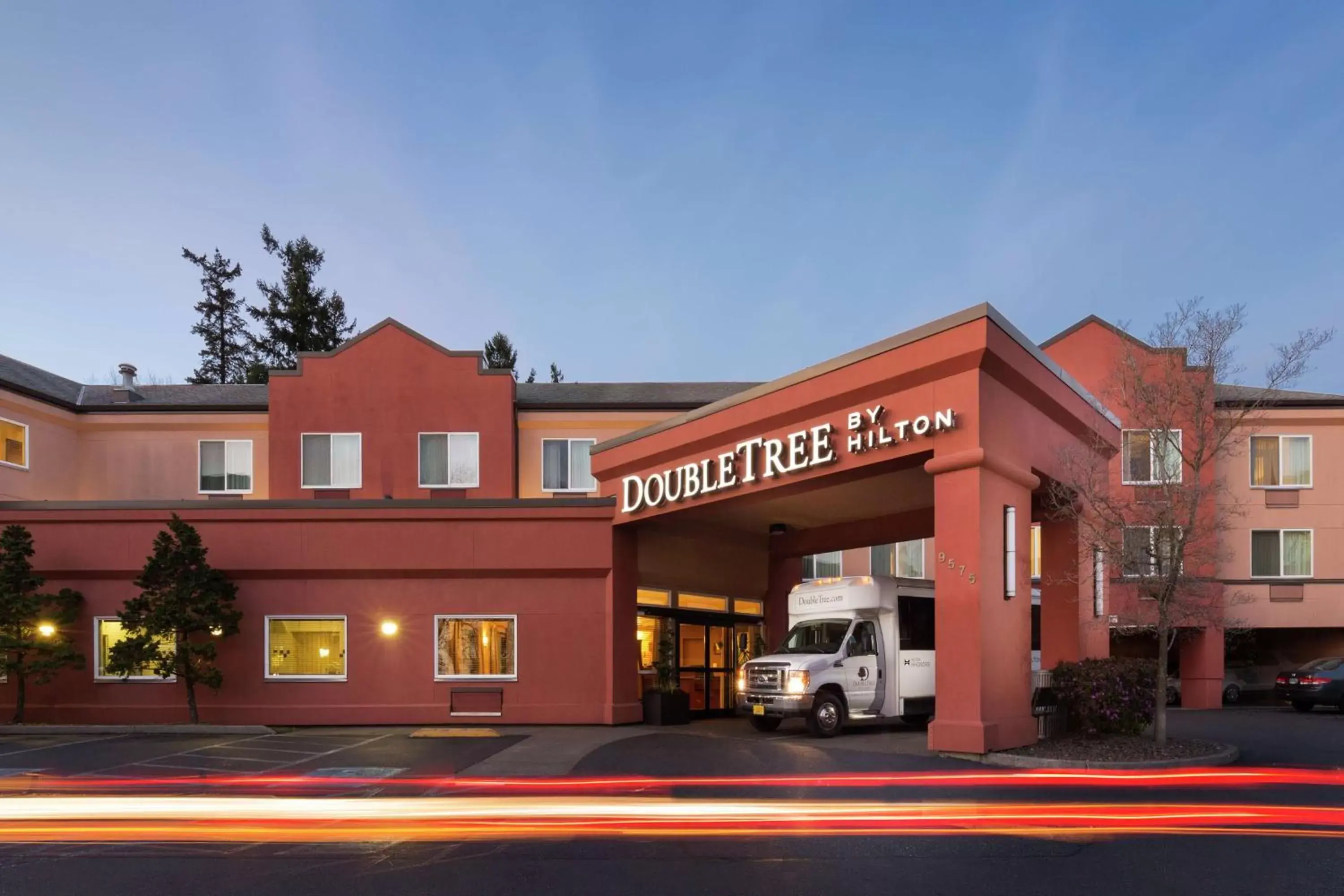 Property Building in DoubleTree by Hilton Portland Tigard