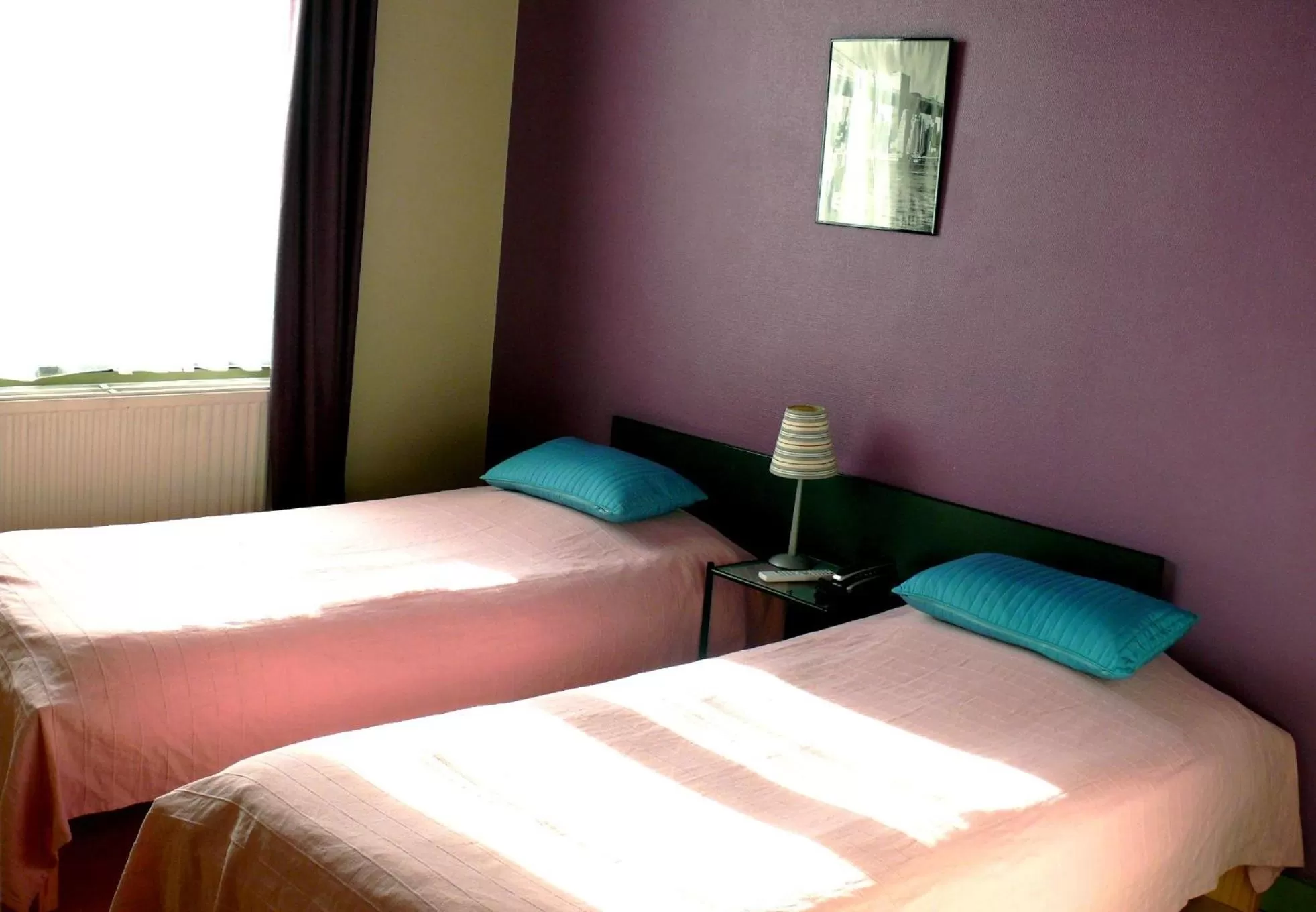 Bedroom, Bed in Hôtel Les Acteurs