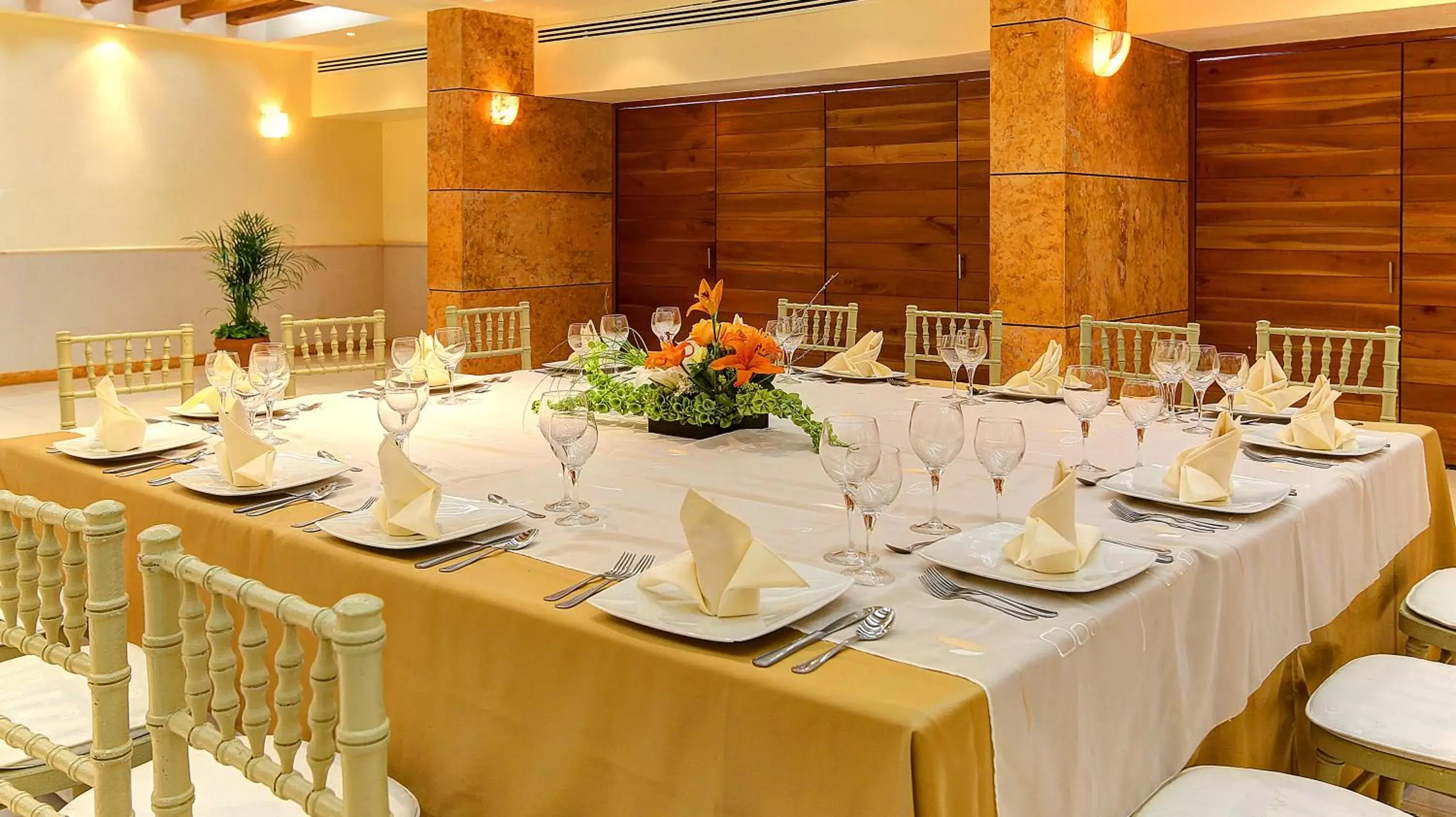 Photo of the whole room, Banquet Facilities in Fiesta Inn Villahermosa Cencali