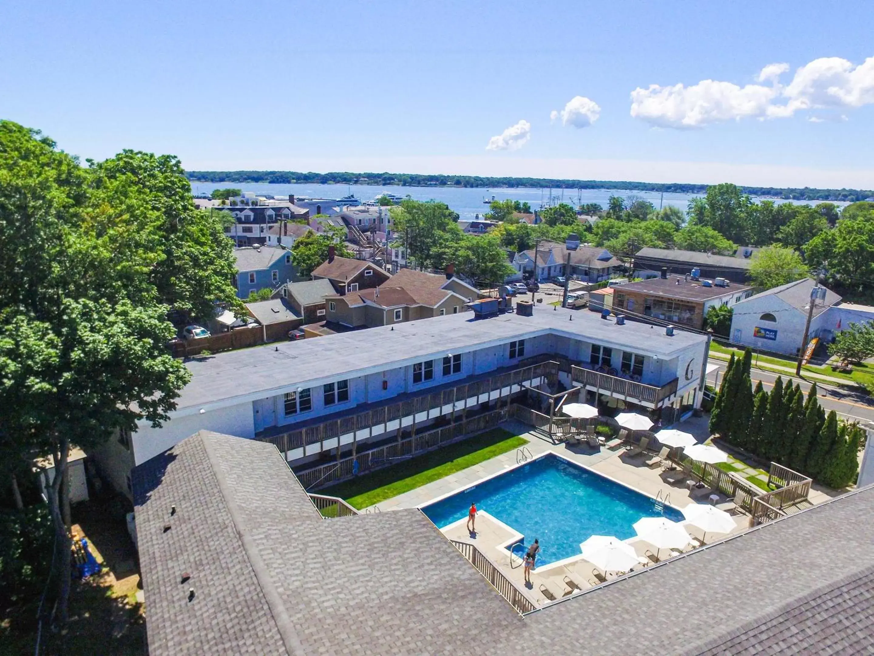 Property building, Pool View in Greenporter Hotel