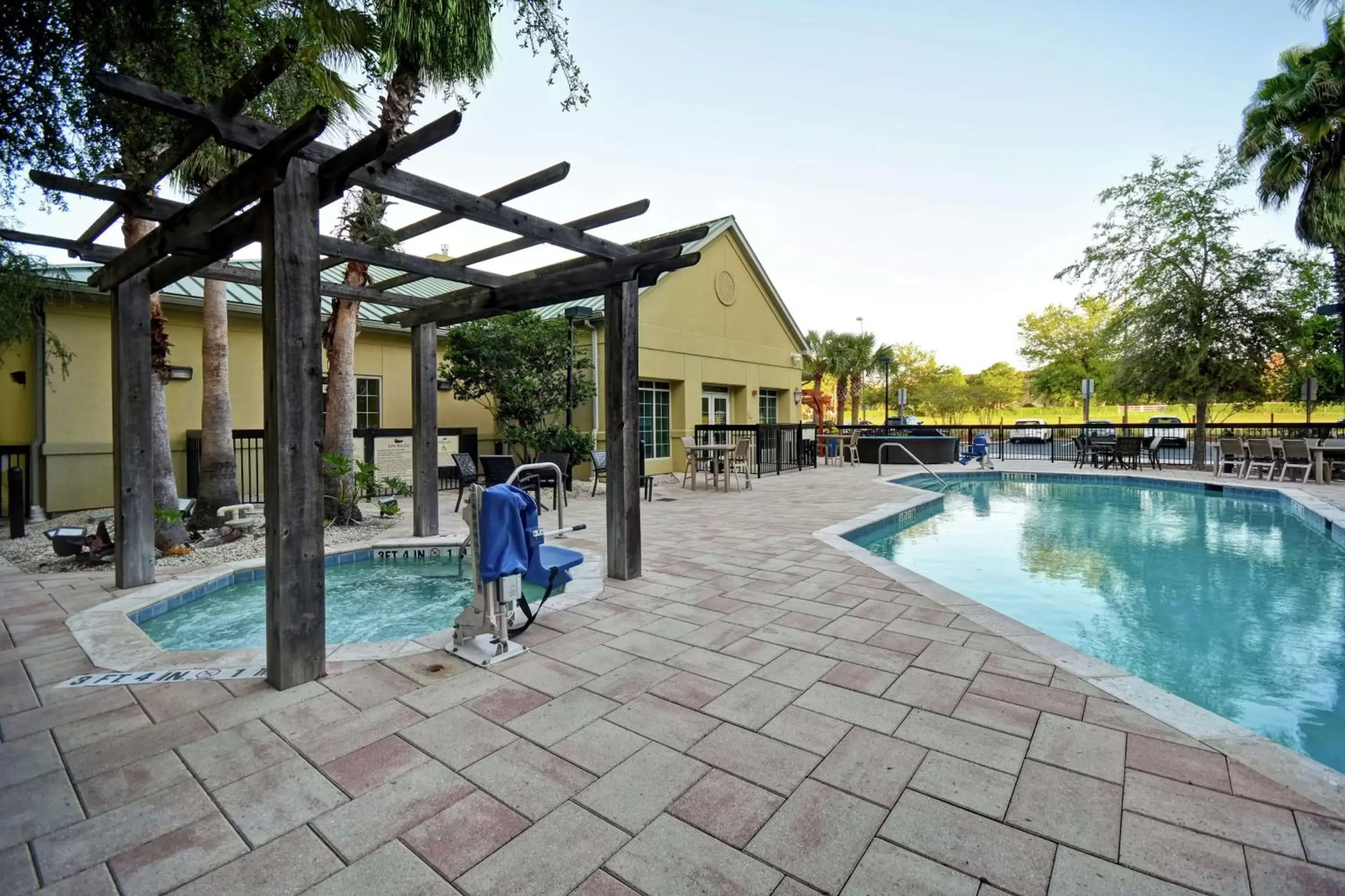 Property building, Swimming Pool in Homewood Suites by Hilton Ocala at Heath Brook