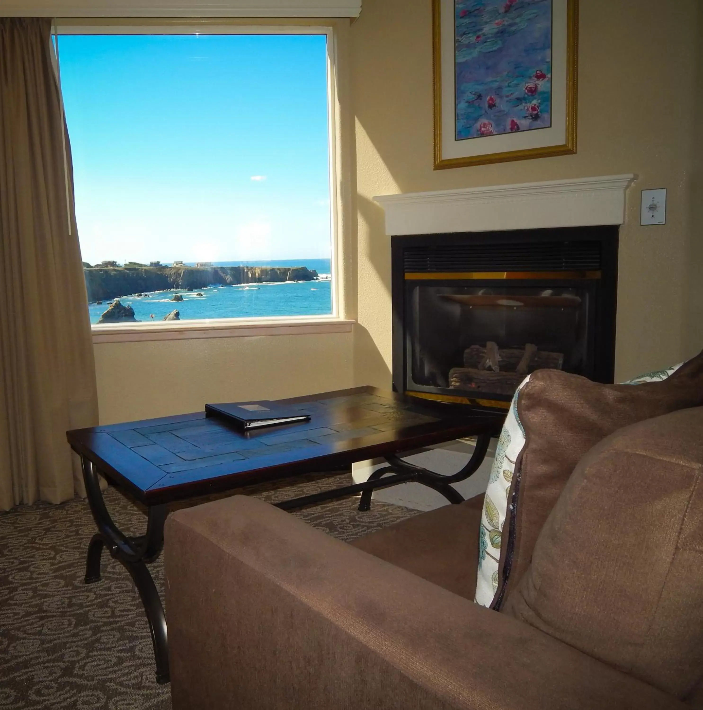 View (from property/room), TV/Entertainment Center in North Cliff Hotel