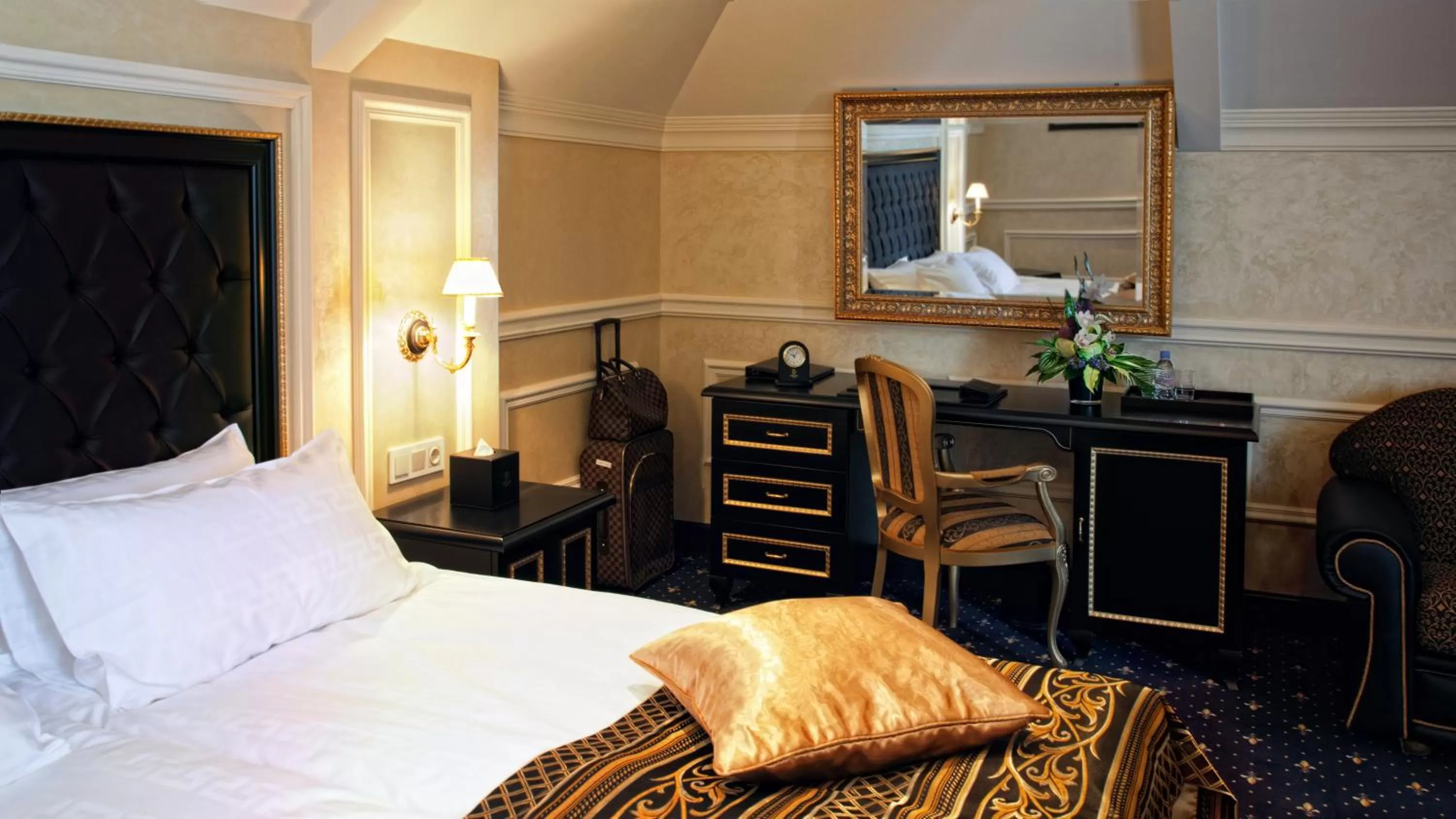 Suite with Balcony in Villa Le Premier - Maestro