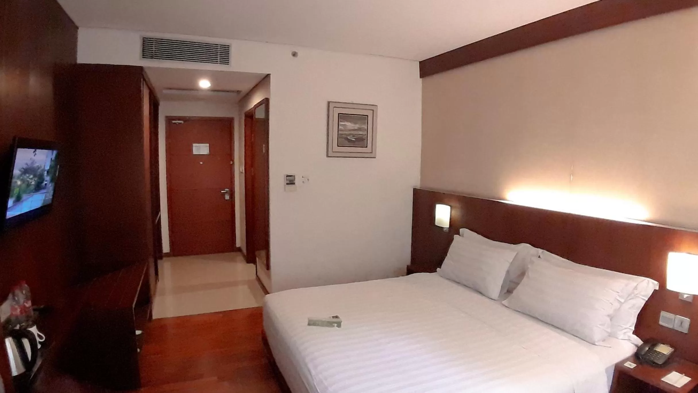 Bedroom, Bed in Oak Tree Emerald Hotel & Coventions Semarang