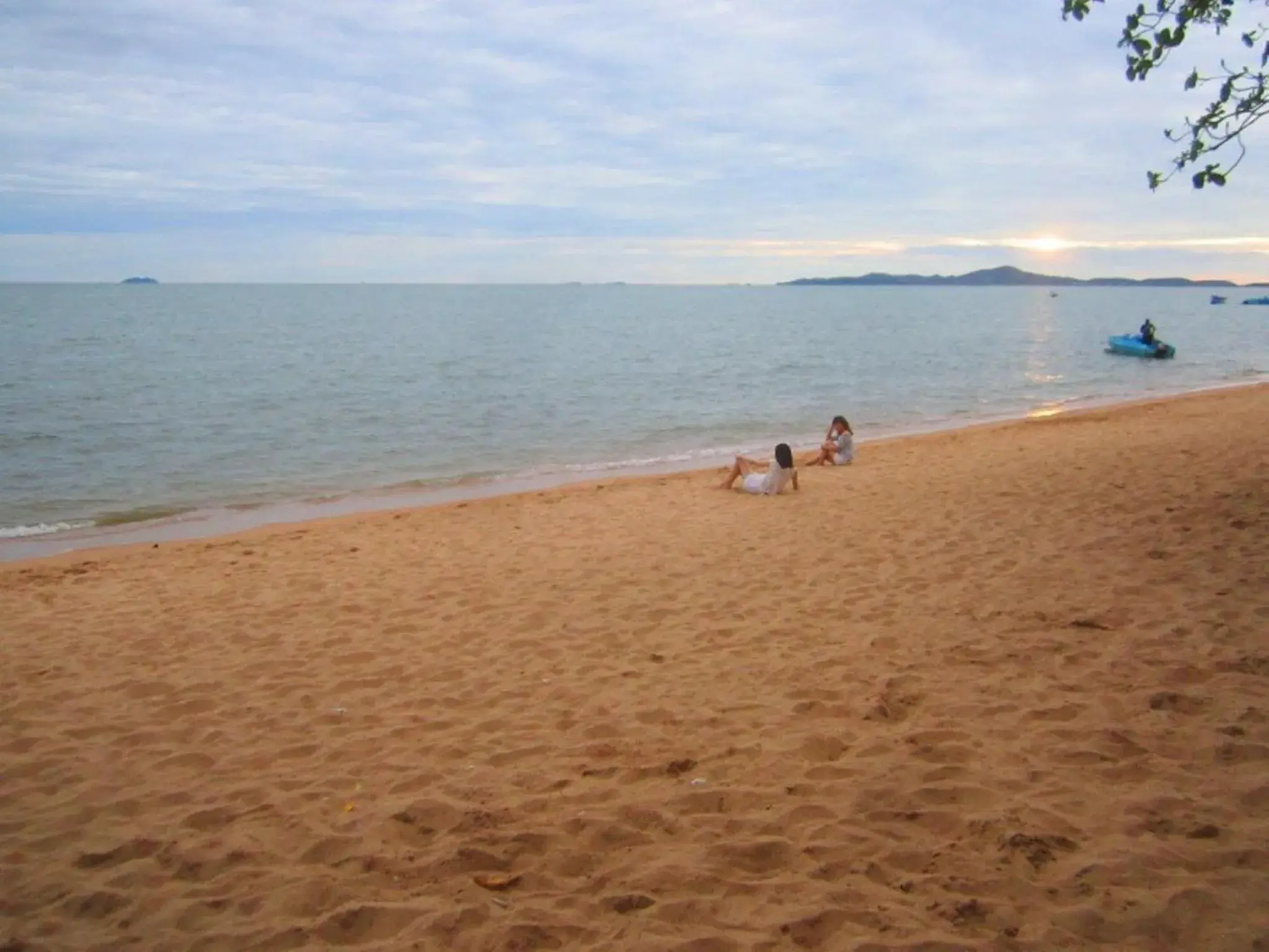 Off site, Beach in Atlantic Condo Resort Pattaya by Panisara