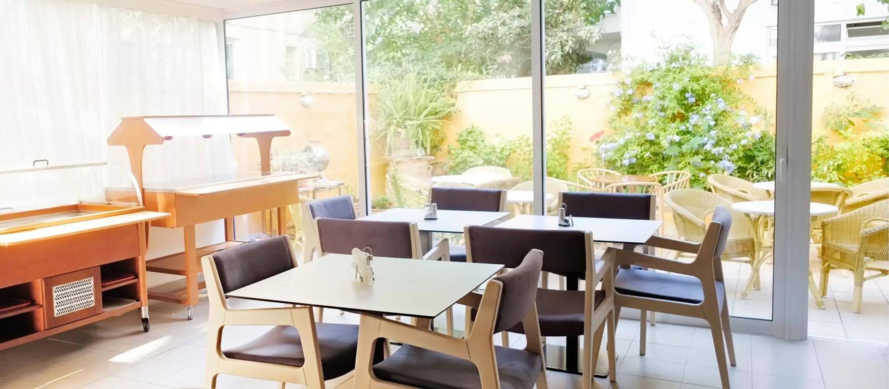 Restaurant/places to eat in Savoy City Hotel Restaurant/places to eat in Savoy City Hotel