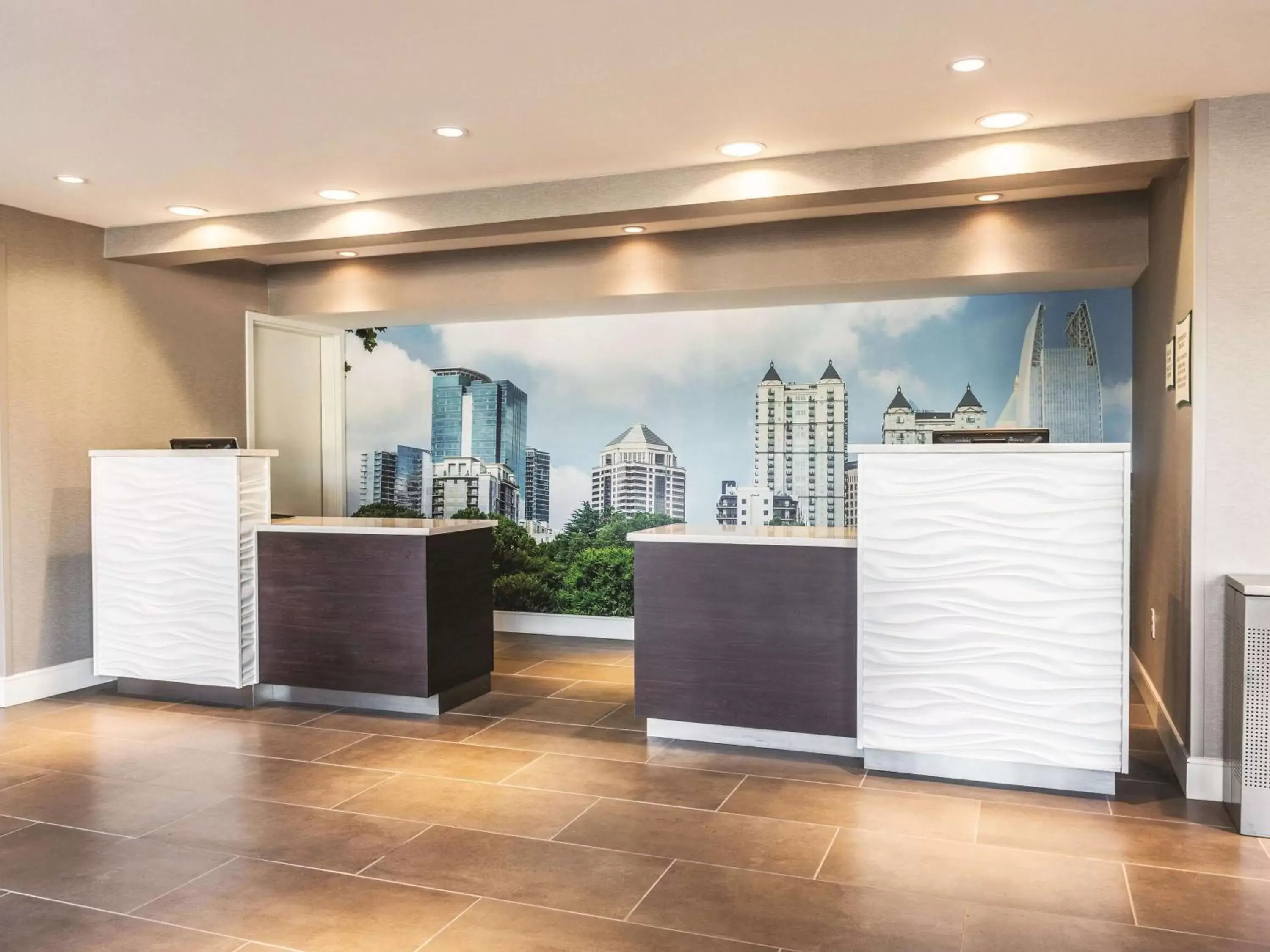 Lobby or reception in La Quinta by Wyndham Atlanta Midtown - Buckhead