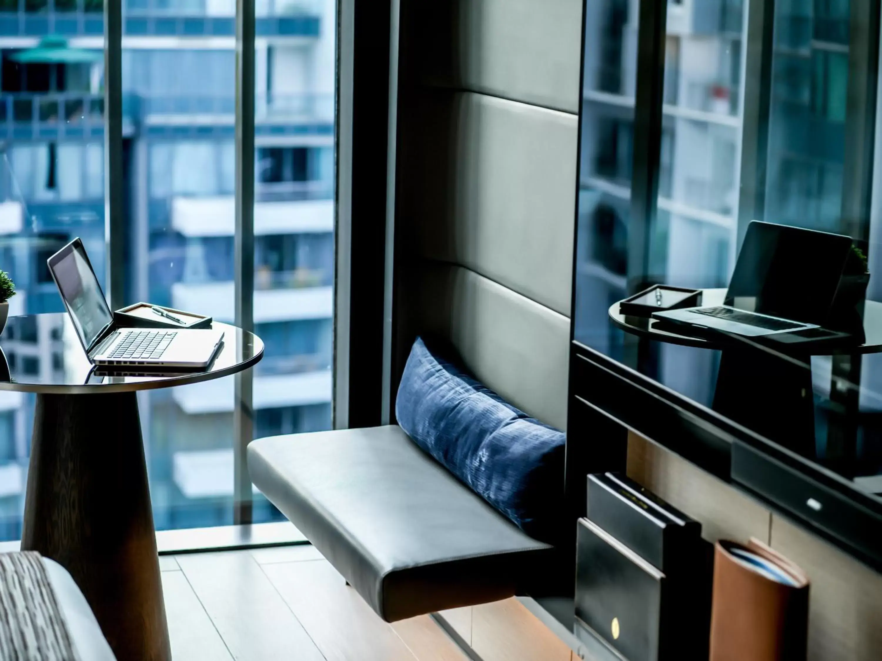 Photo of the whole room, Seating Area in InterContinental Singapore Robertson Quay, an IHG Hotel