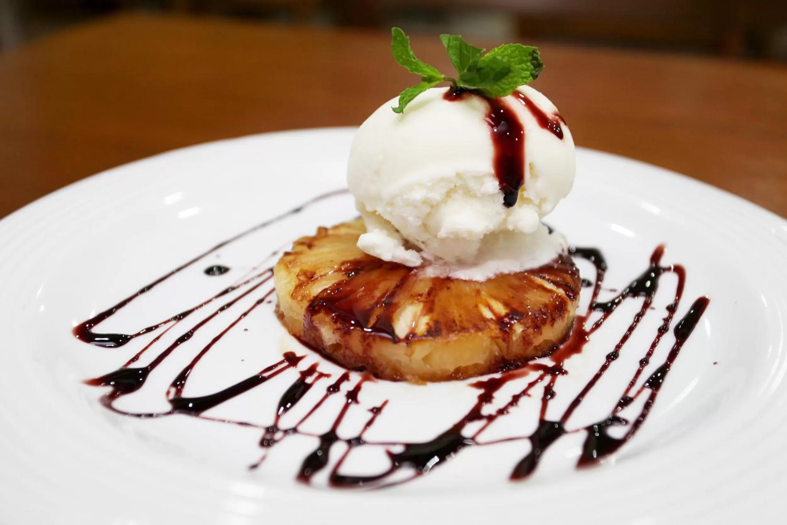 Food in Elegance Praia Hotel