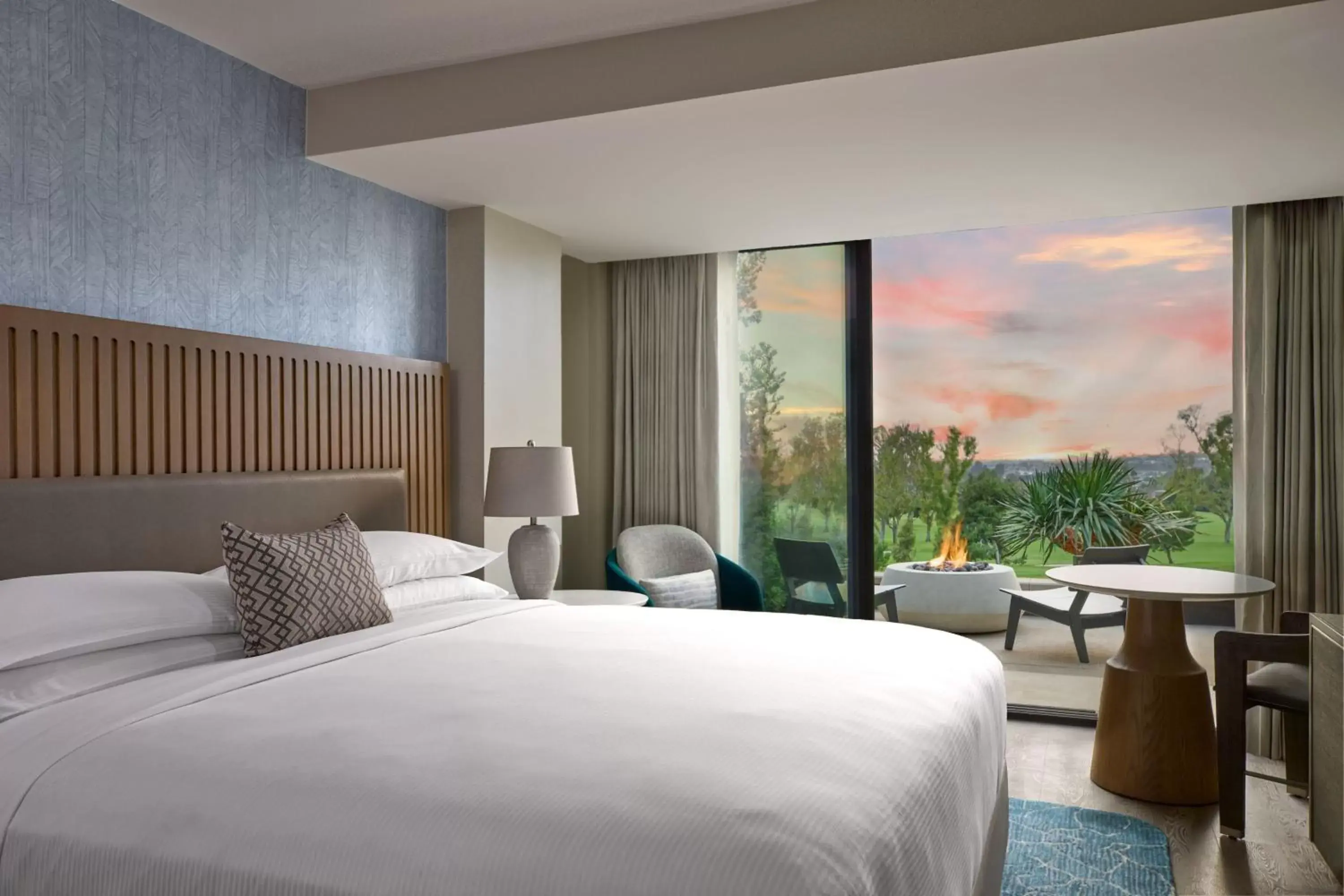 Bedroom, Bed in VEA Newport Beach, a Marriott Resort & Spa