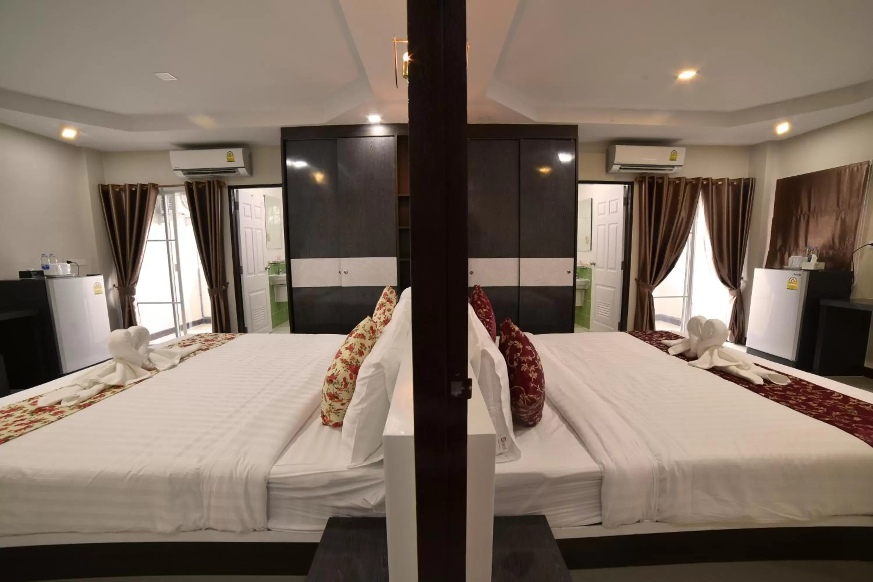 Photo of the whole room, Bed in Gold Airport Suites