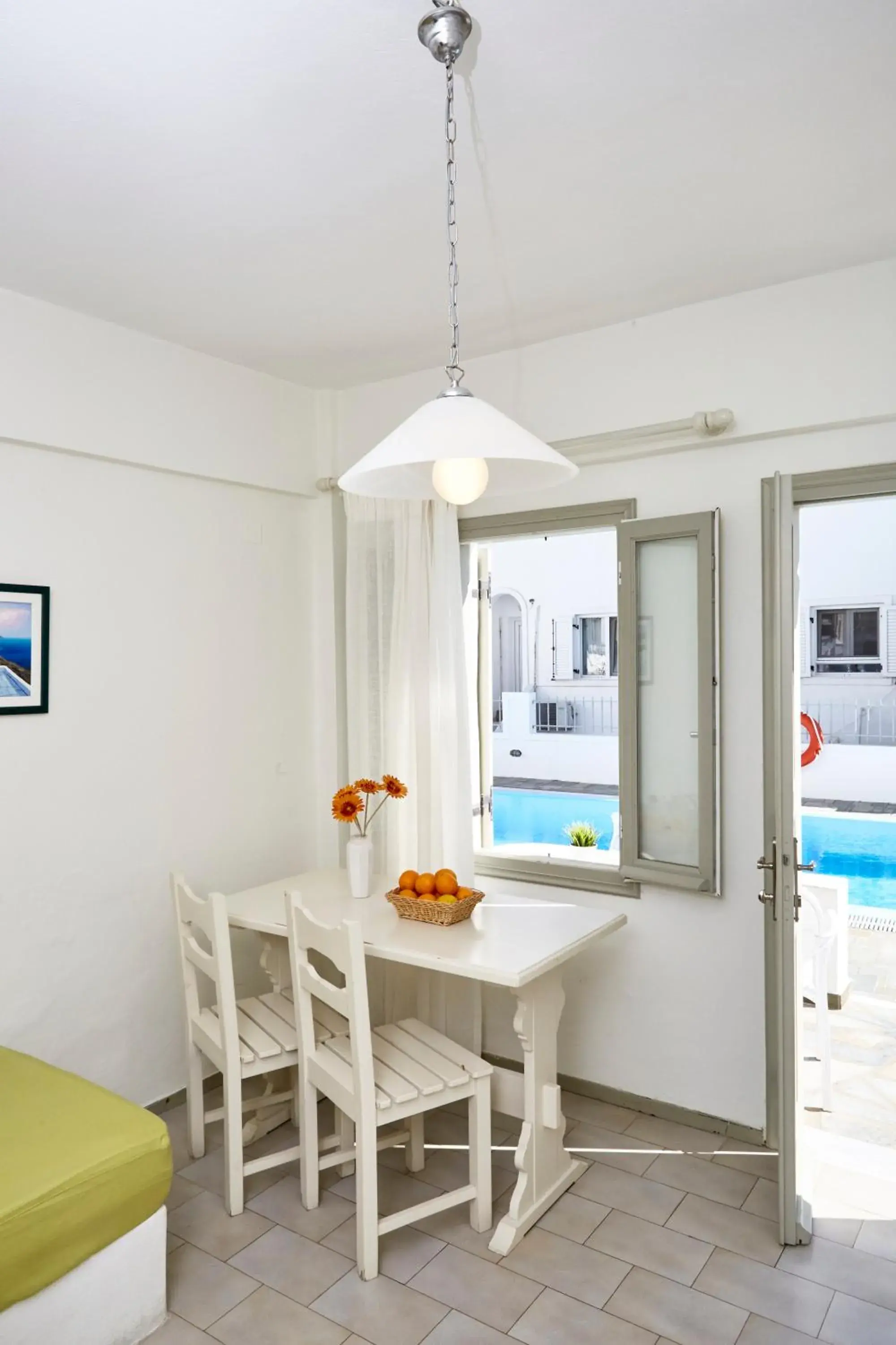 Time of day, Dining Area in Nissos Thira