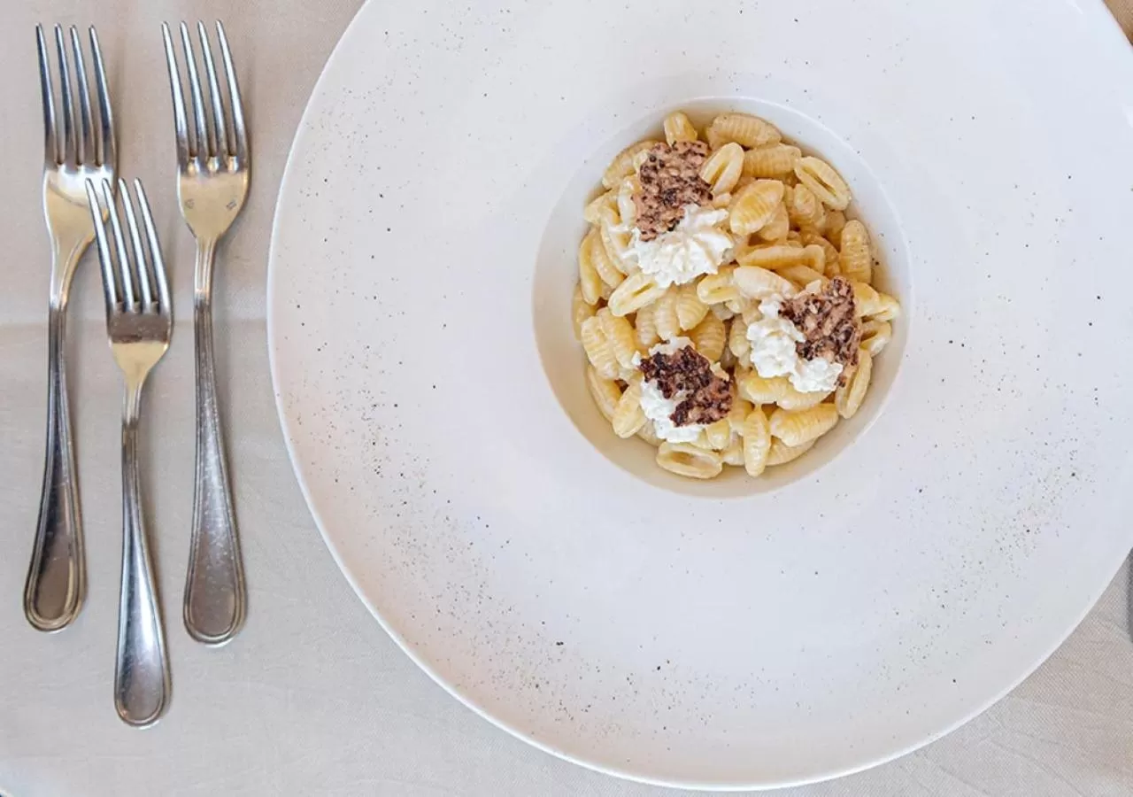 Restaurant/places to eat in Hotel Adria