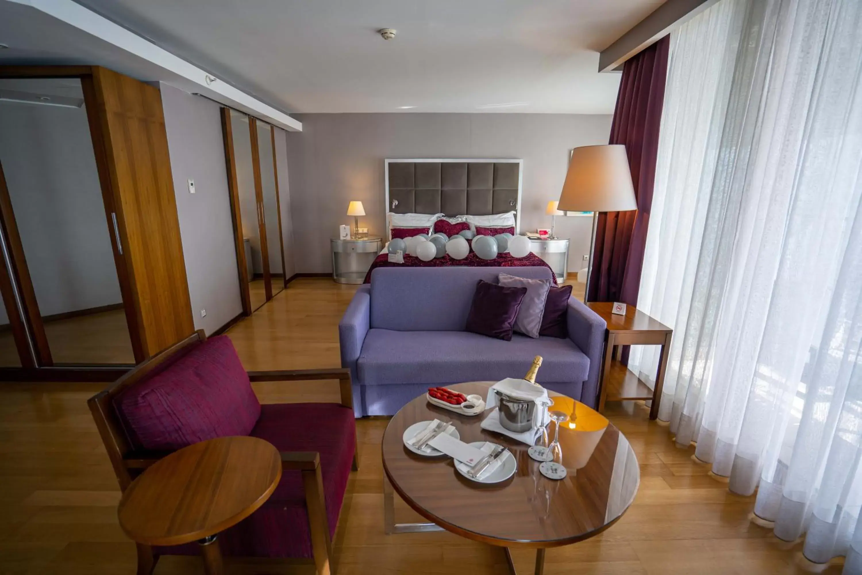 Bedroom, Seating Area in Akra Hotel