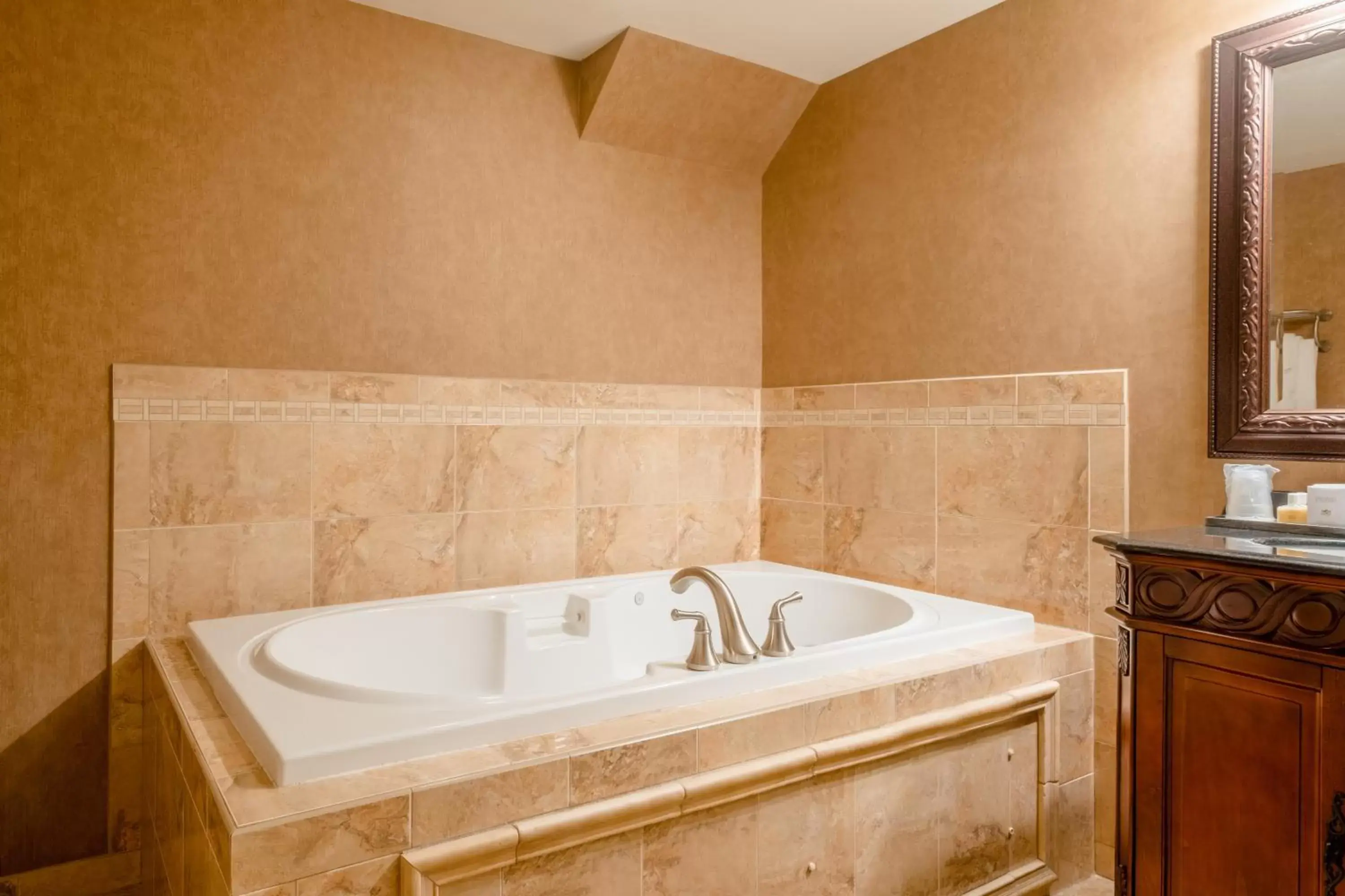 Bath, Bathroom in Red Coach Inn